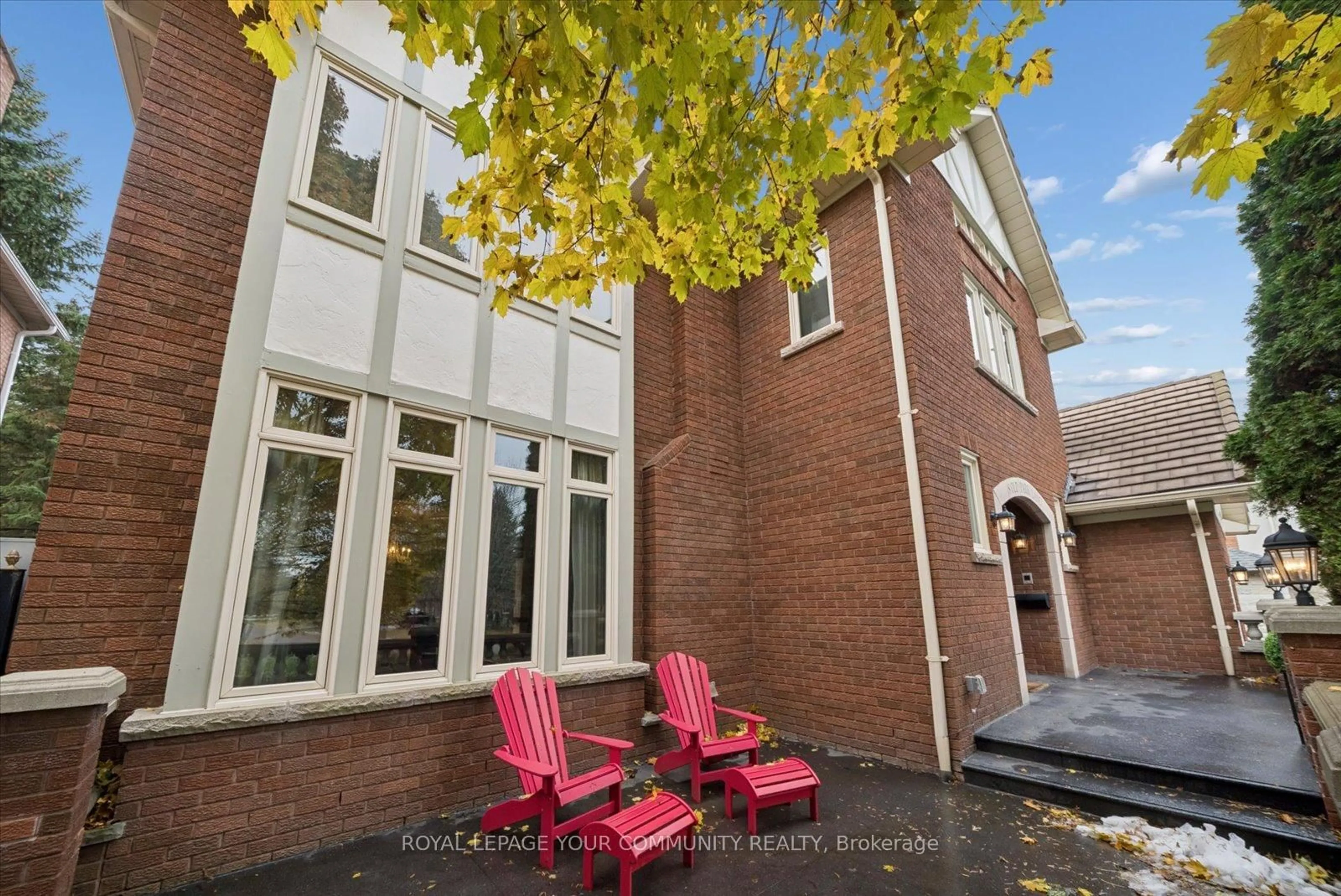 Patio, street for 8 Old Park Lane, Richmond Hill Ontario L4B 2L8