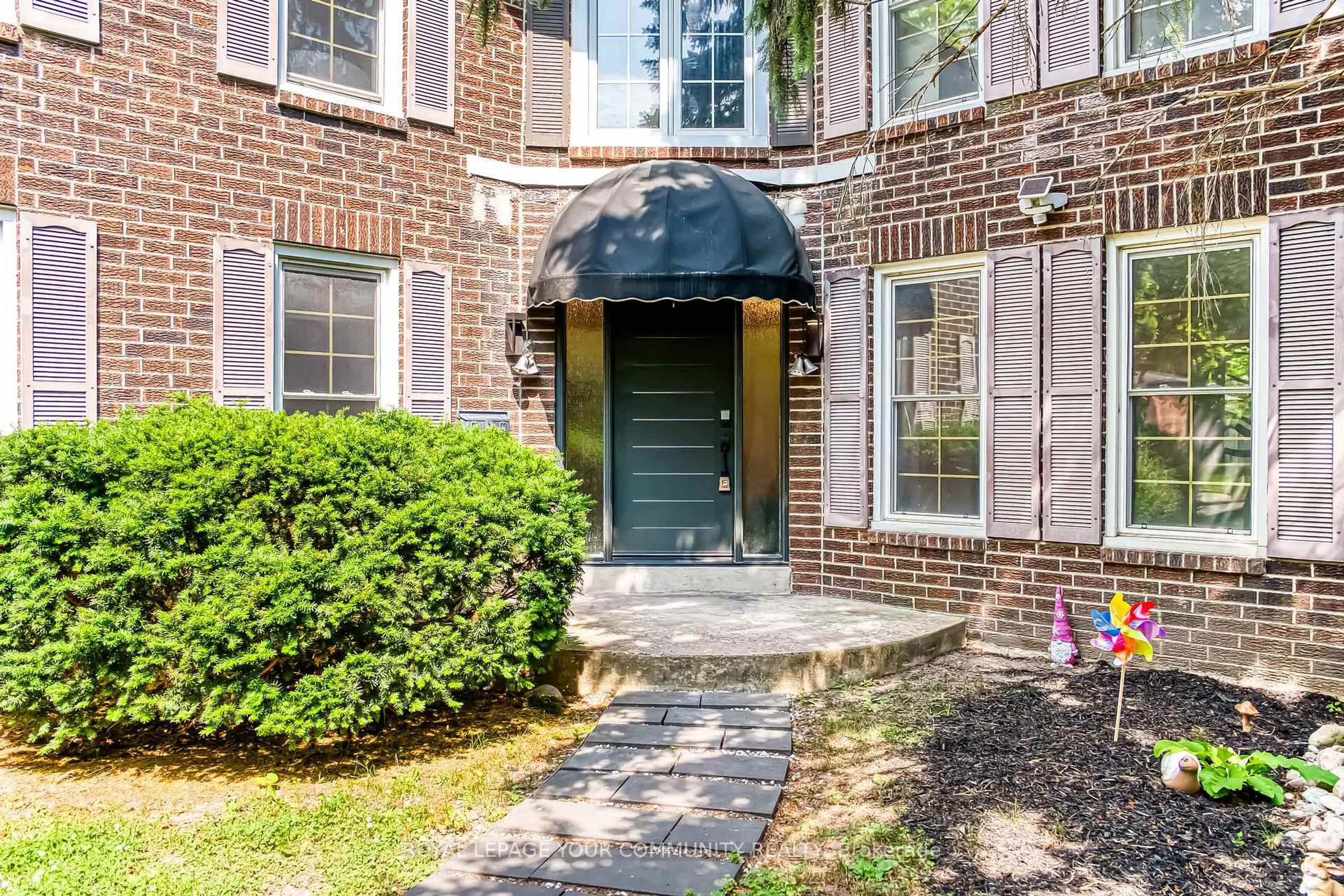 Indoor entryway for 14 Julia St, Markham Ontario L3T 4R9