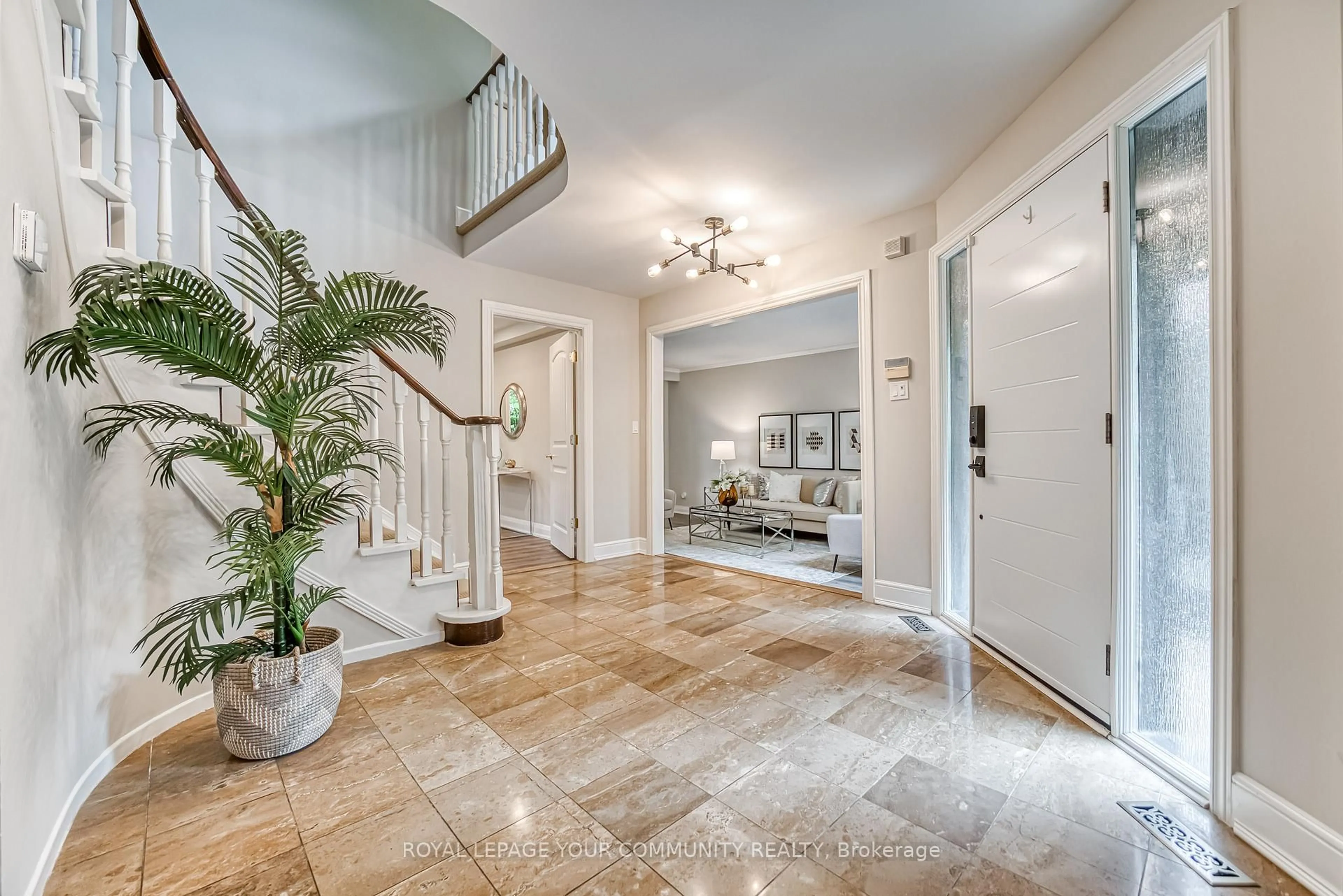 Indoor entryway for 14 Julia St, Markham Ontario L3T 4R9