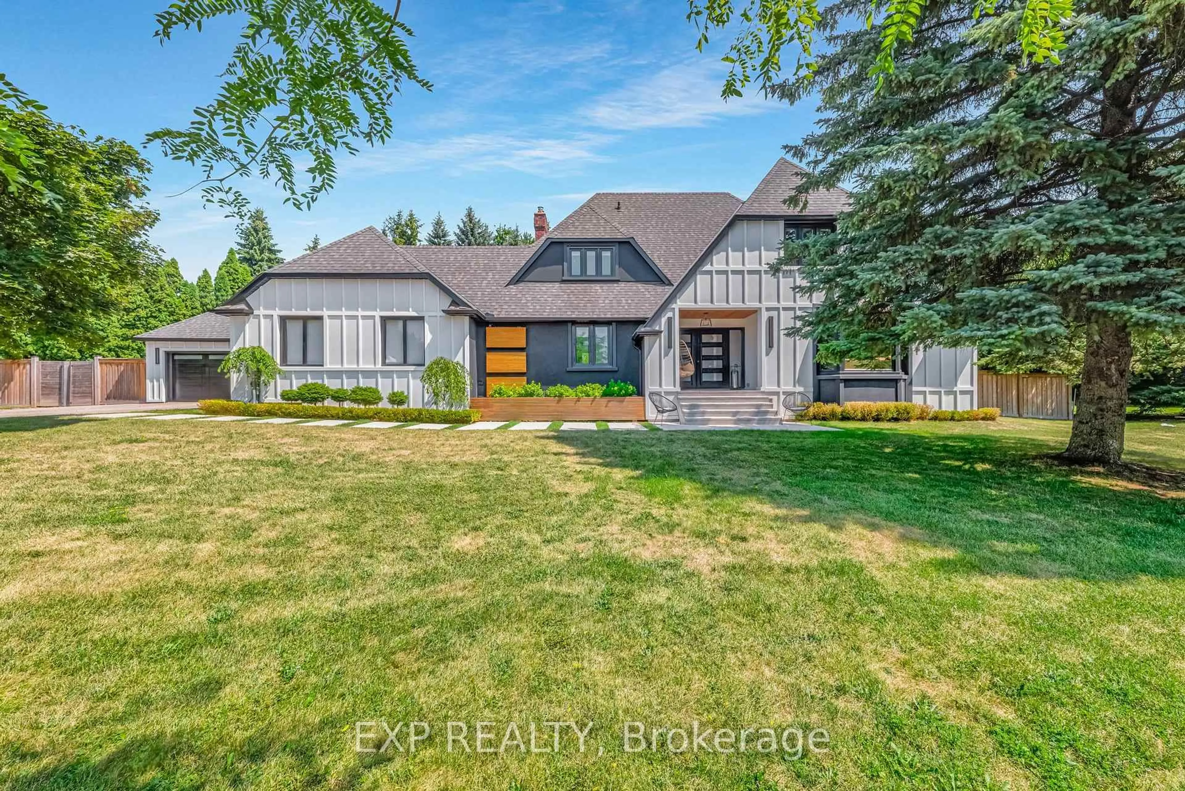 Home with brick exterior material, street for 17 Chamberlain Crt, King Ontario L0G 1N0