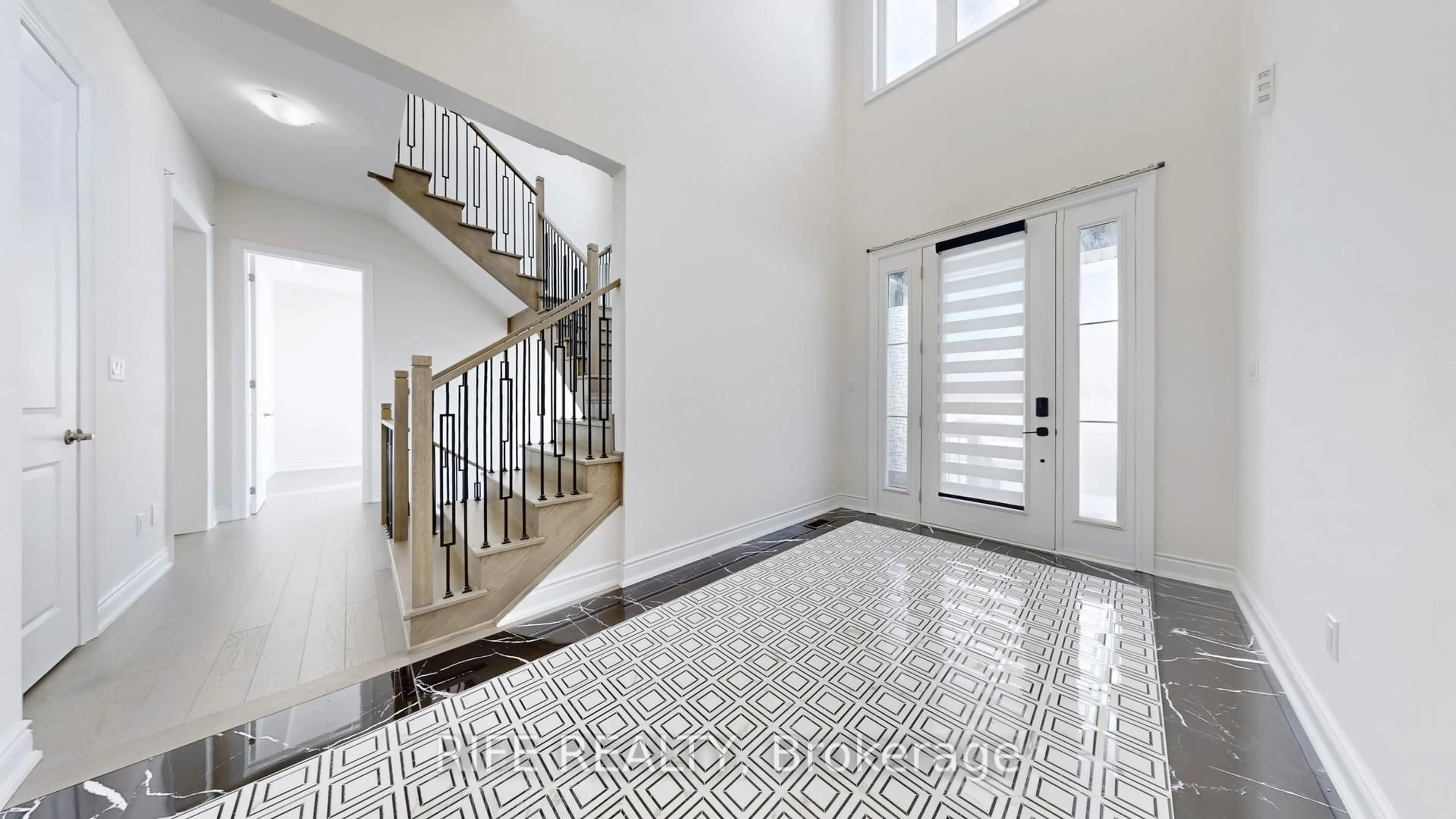 Indoor foyer for 578 Baker Hill Blvd, Whitchurch-Stouffville Ontario L4A 0T8