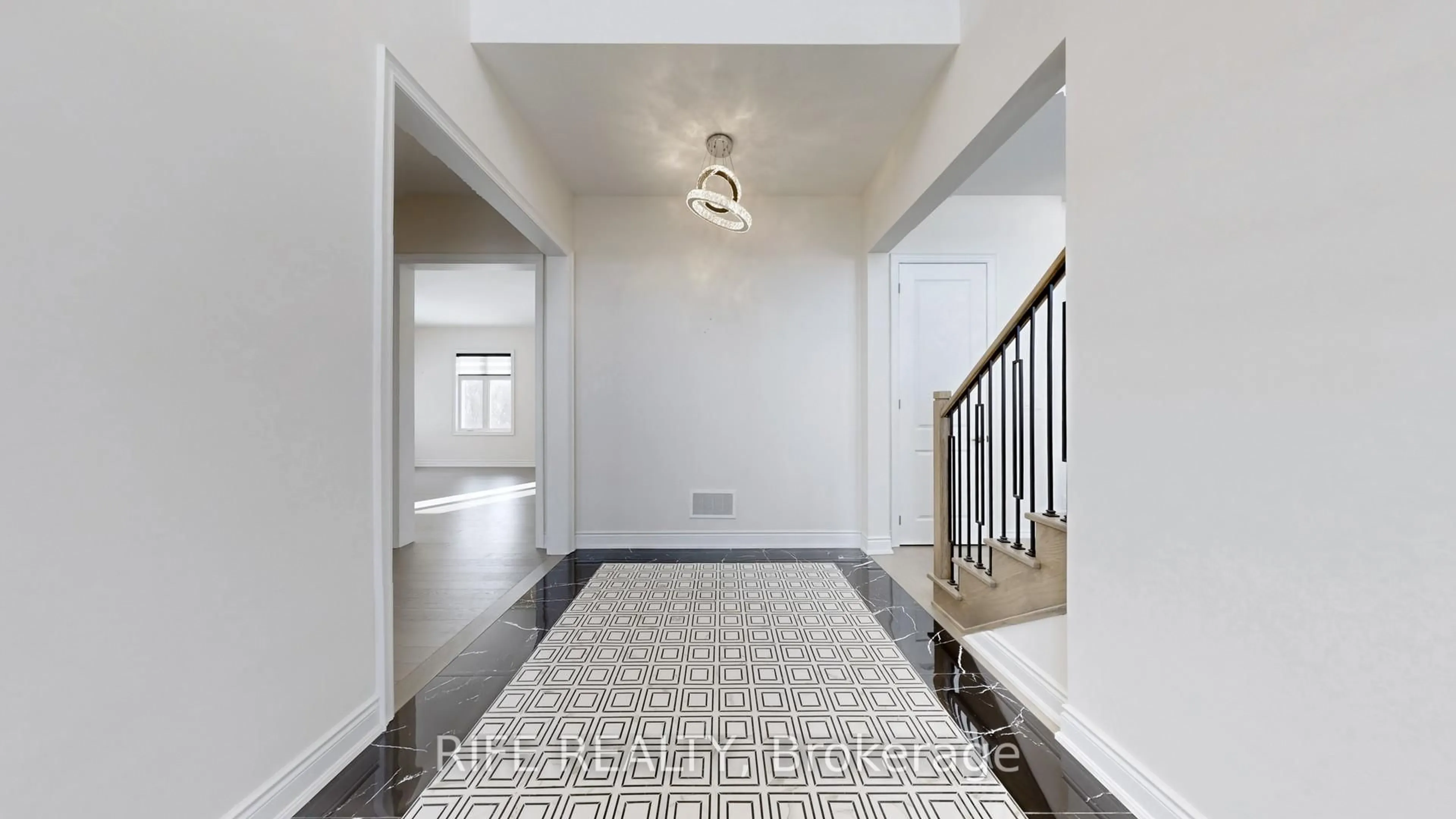 Indoor entryway for 578 Baker Hill Blvd, Whitchurch-Stouffville Ontario L4A 0T8