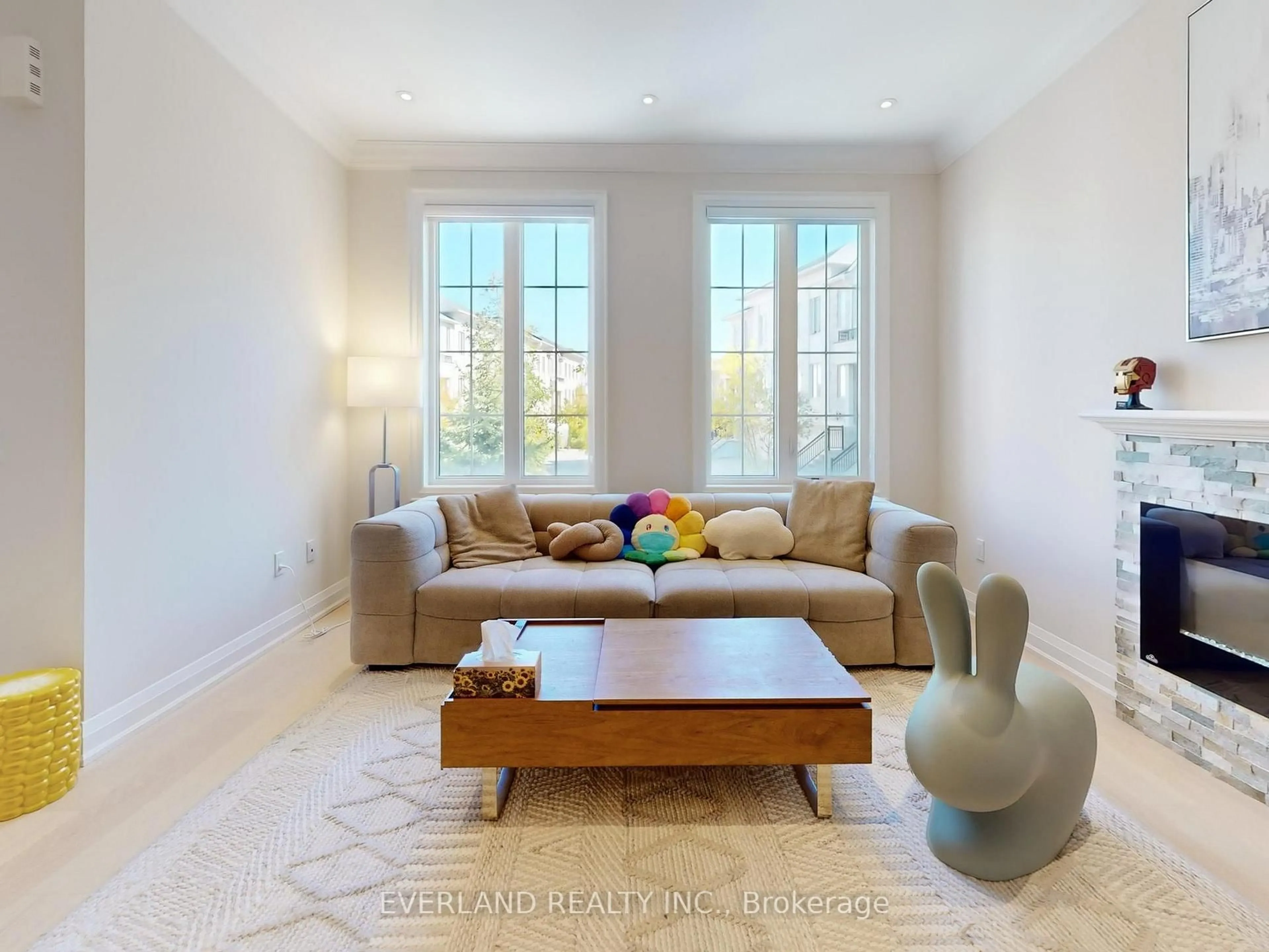 Living room with furniture, unknown for 5 Point Pelee Lane, Richmond Hill Ontario L4S 0G4