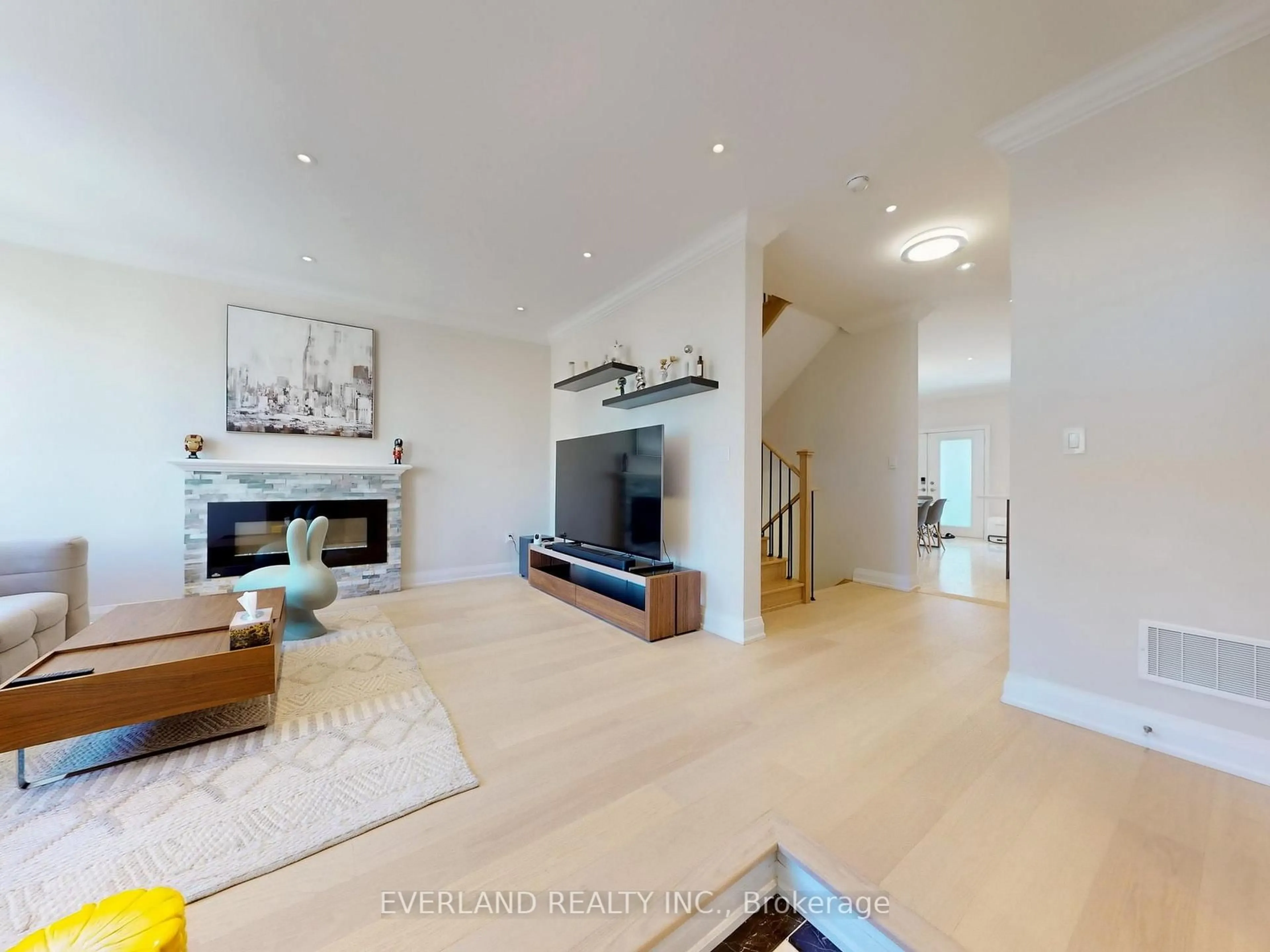 Living room with furniture, unknown for 5 Point Pelee Lane, Richmond Hill Ontario L4S 0G4