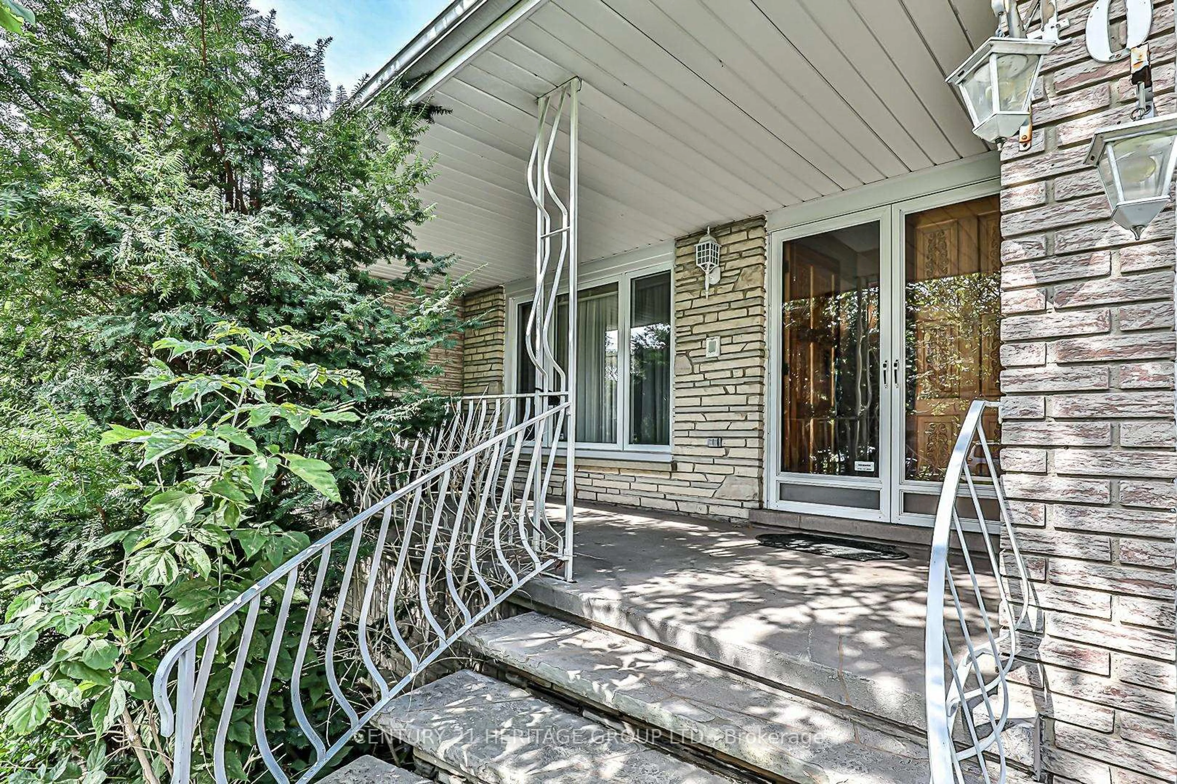 Patio, street for 40 Weldrick Rd, Richmond Hill Ontario L4C 3T8