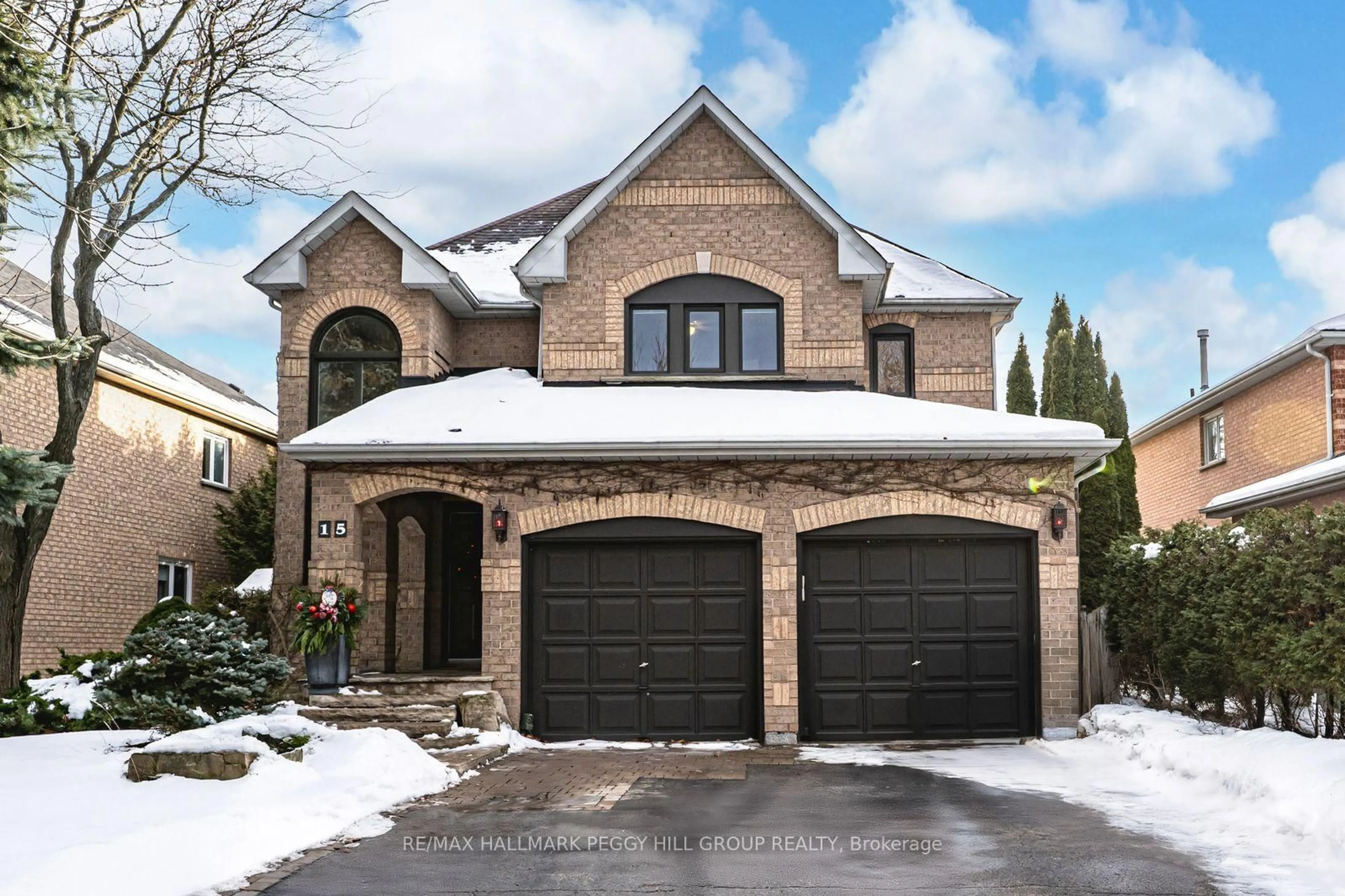 Home with brick exterior material, street for 15 Charing Cres, Aurora Ontario L4G 6P4