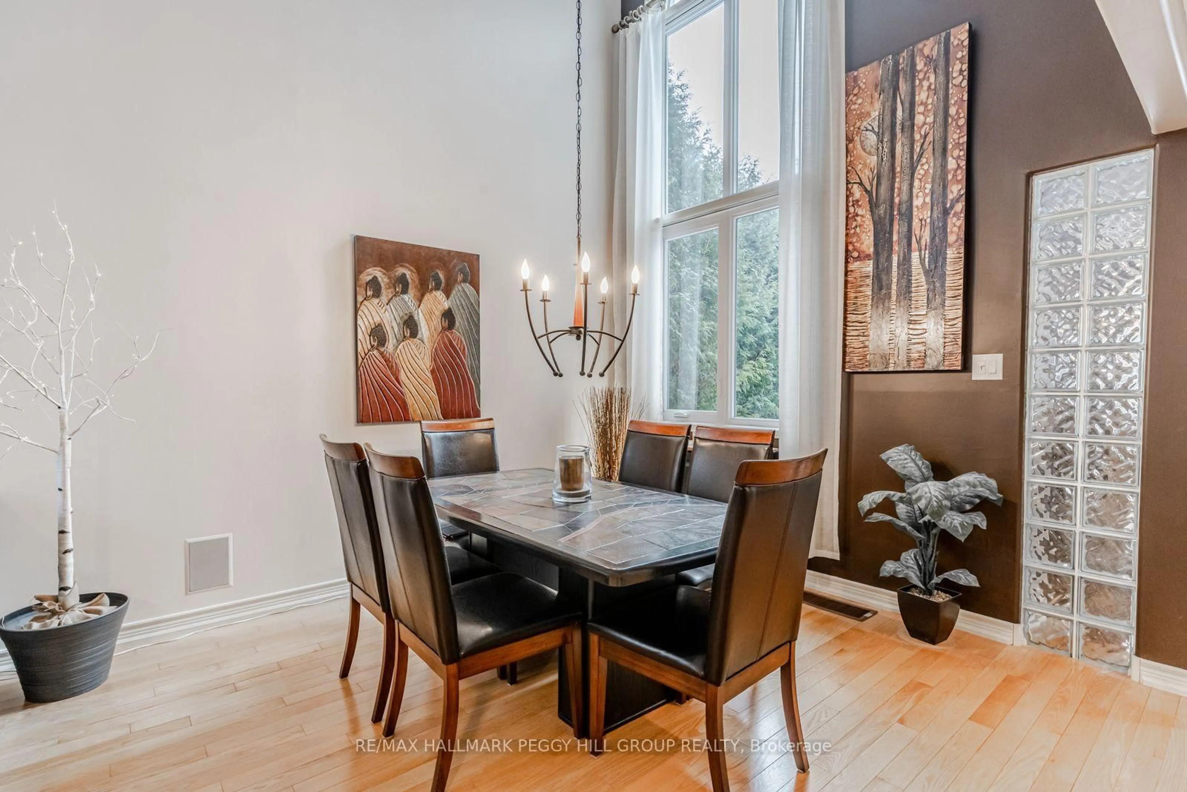 Dining room, wood/laminate floor for 15 Charing Cres, Aurora Ontario L4G 6P4