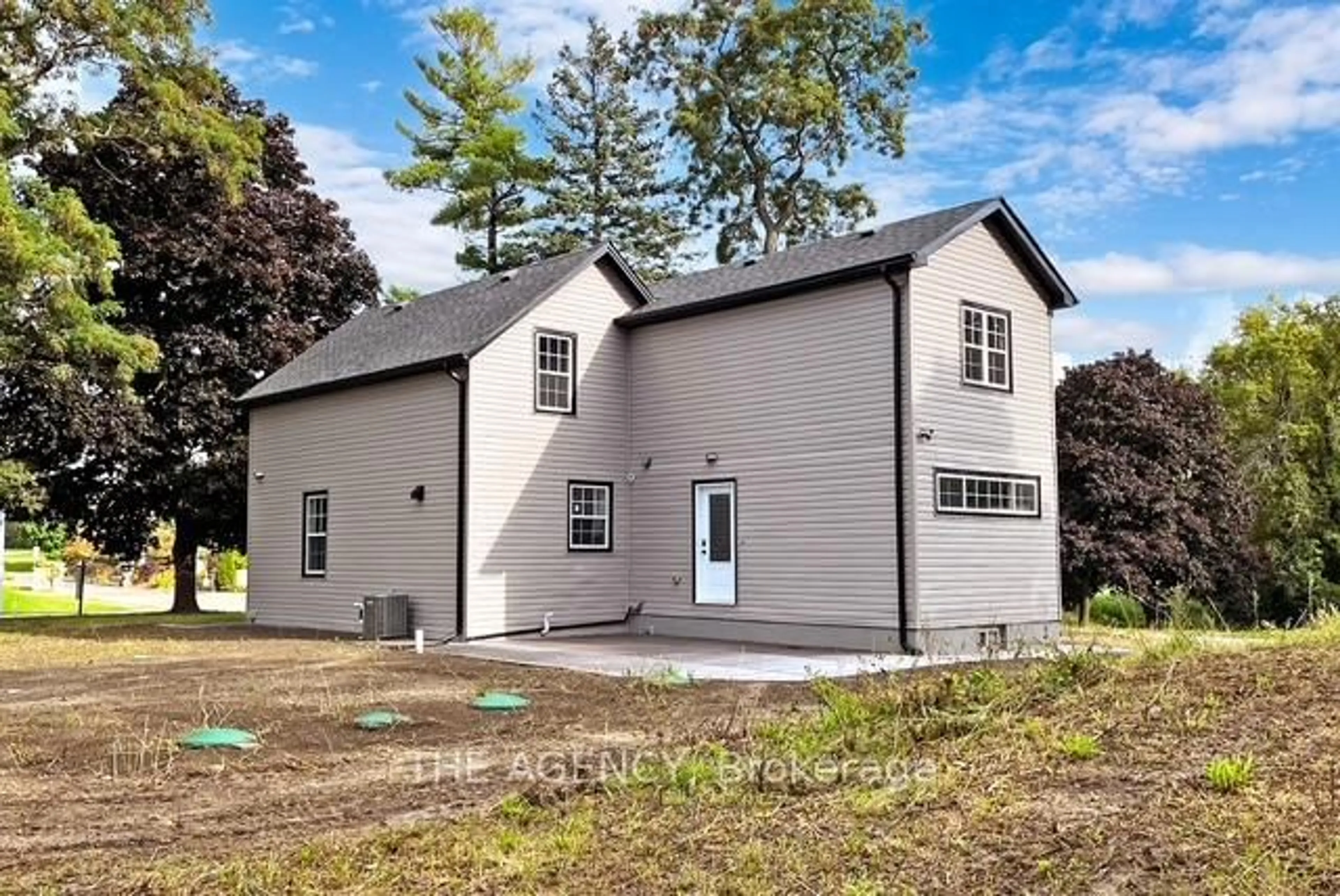 Home with vinyl exterior material, building for 14224 Warden Ave, Whitchurch-Stouffville Ontario L4A 7X5