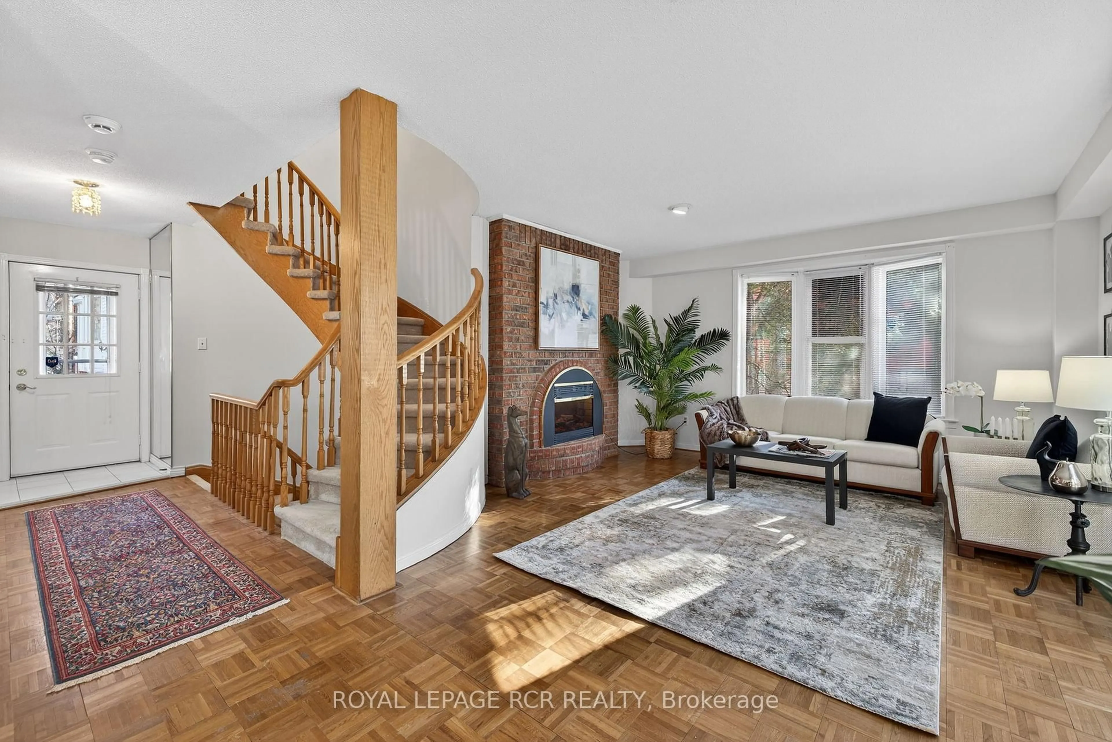 Indoor foyer for 68 Confederation Way #44, Markham Ontario L3T 5R5