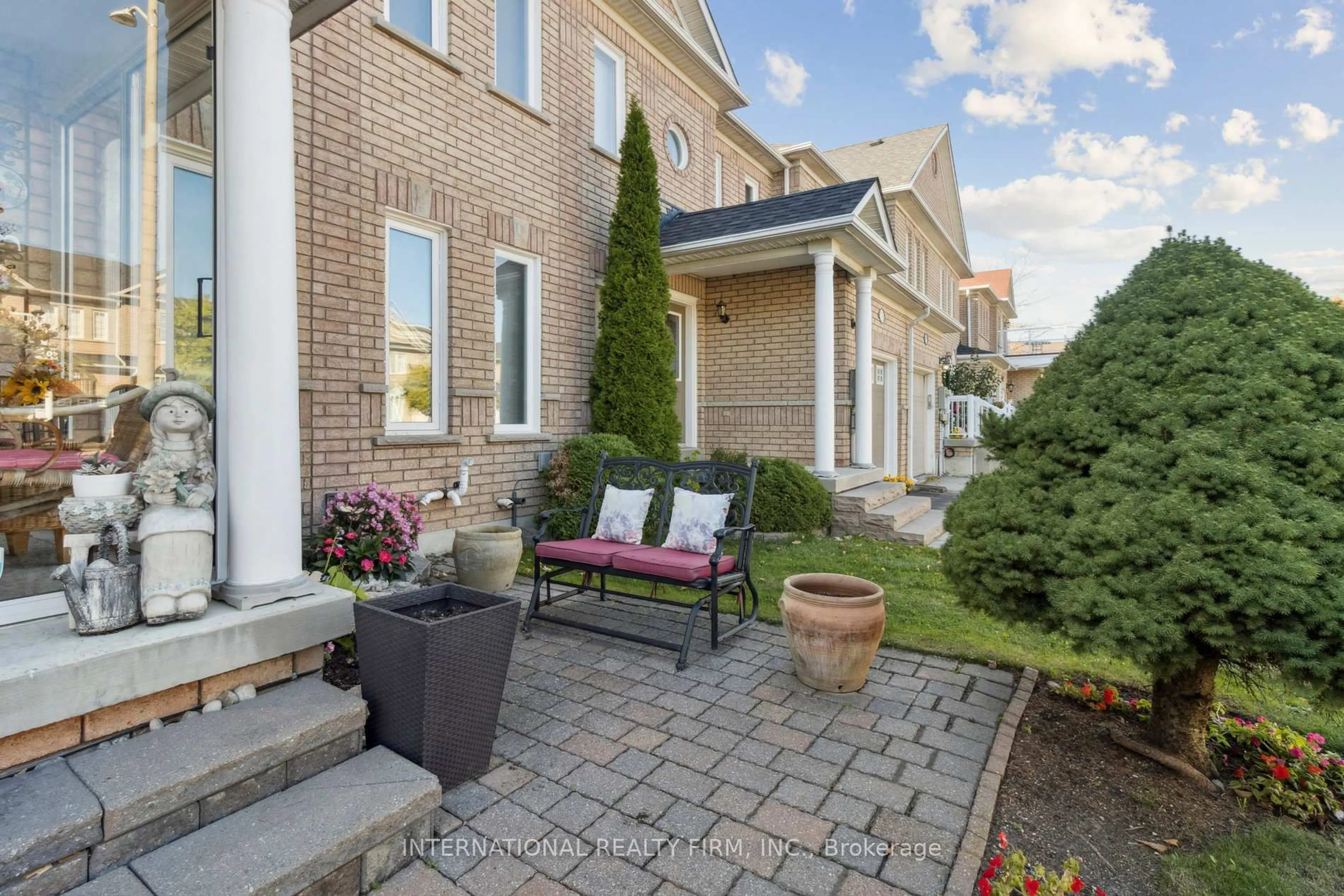 Patio, street for 76 Timberwolf Cres, Vaughan Ontario L4H 2W1