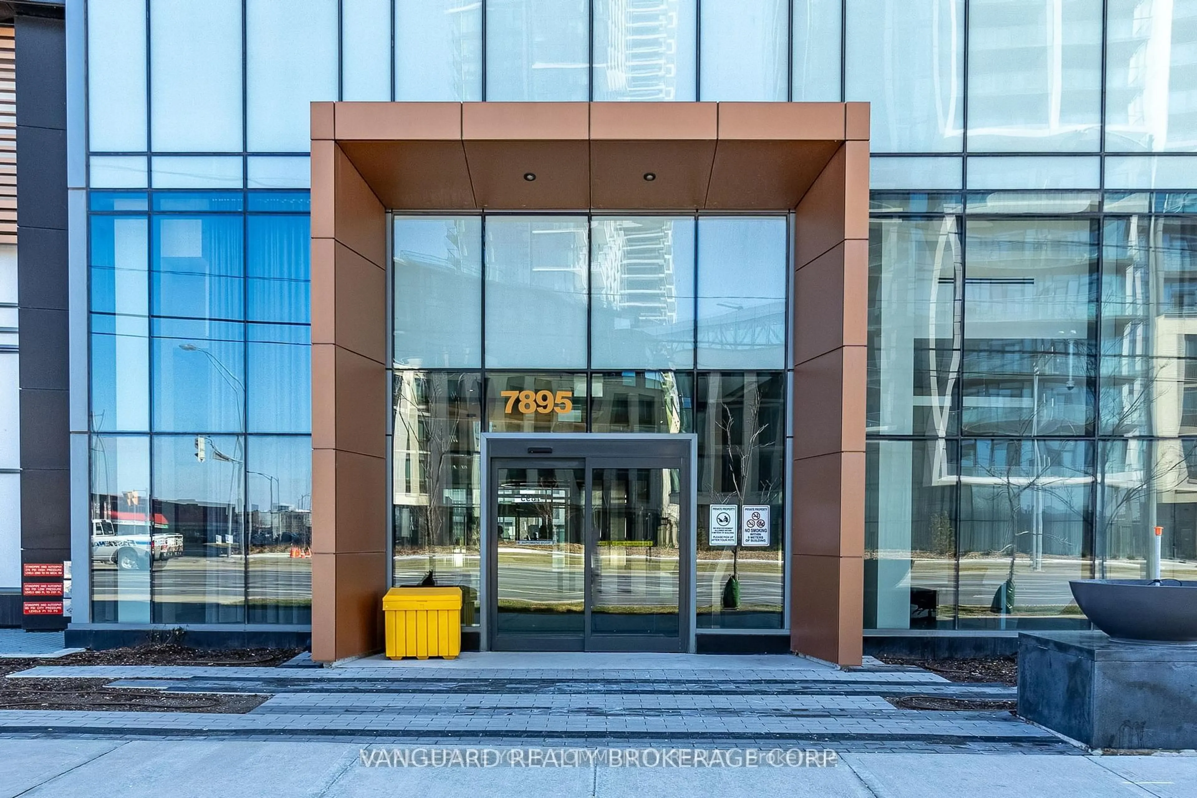 Indoor foyer for 7895 Jane St #1508, Vaughan Ontario L4K 0K2