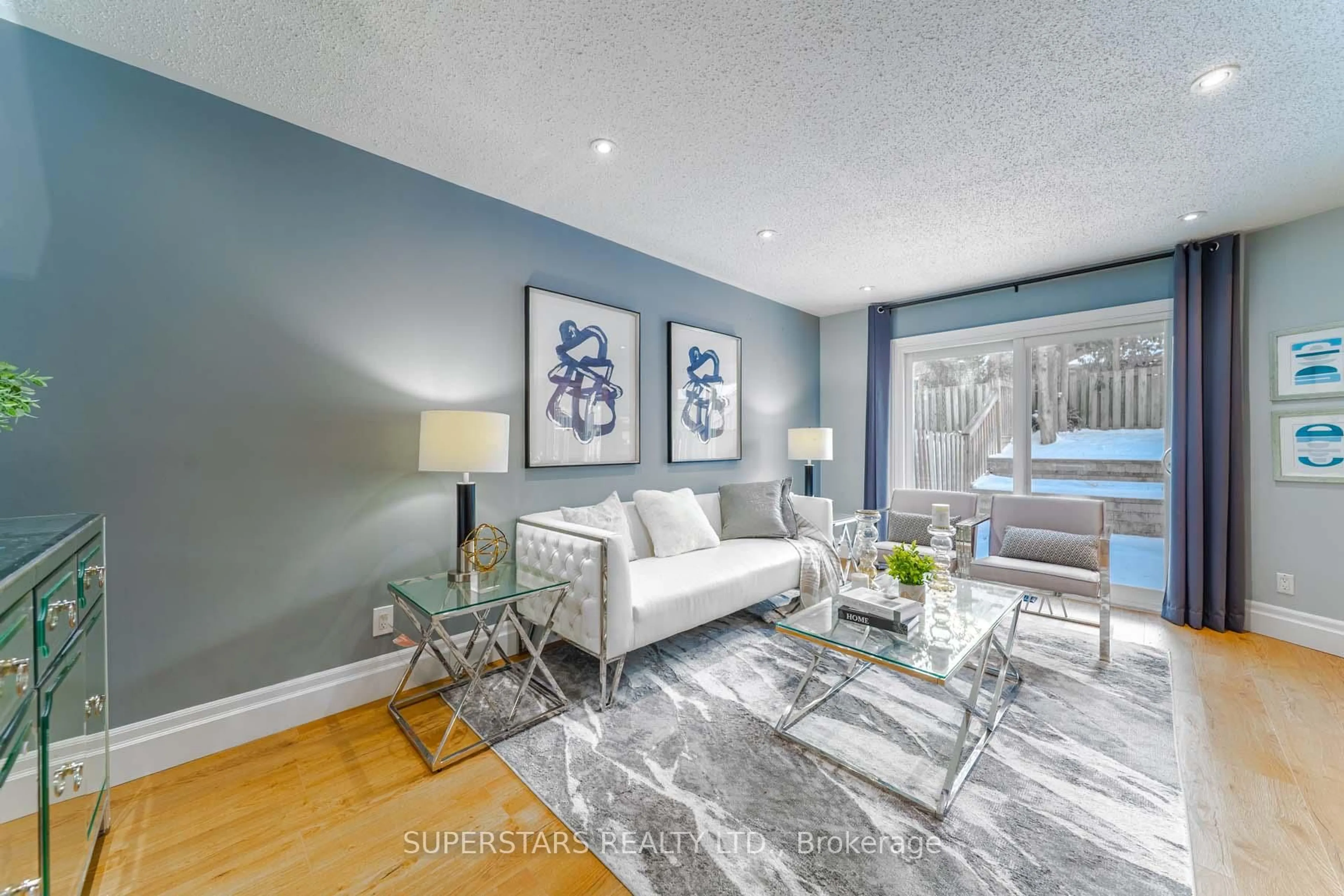 Living room with furniture, unknown for 17 Old Wellington St, Markham Ontario L3P 5E3