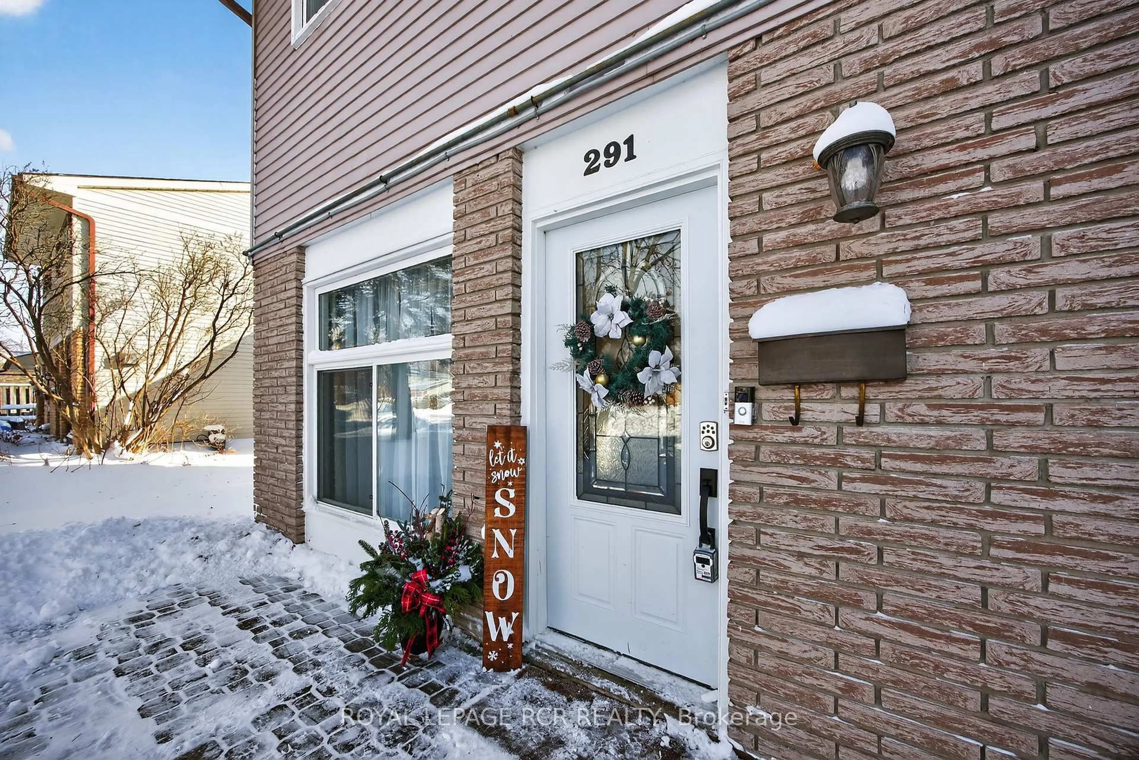 Indoor entryway for 291 Annshiela Dr, Georgina Ontario L4P 3A6