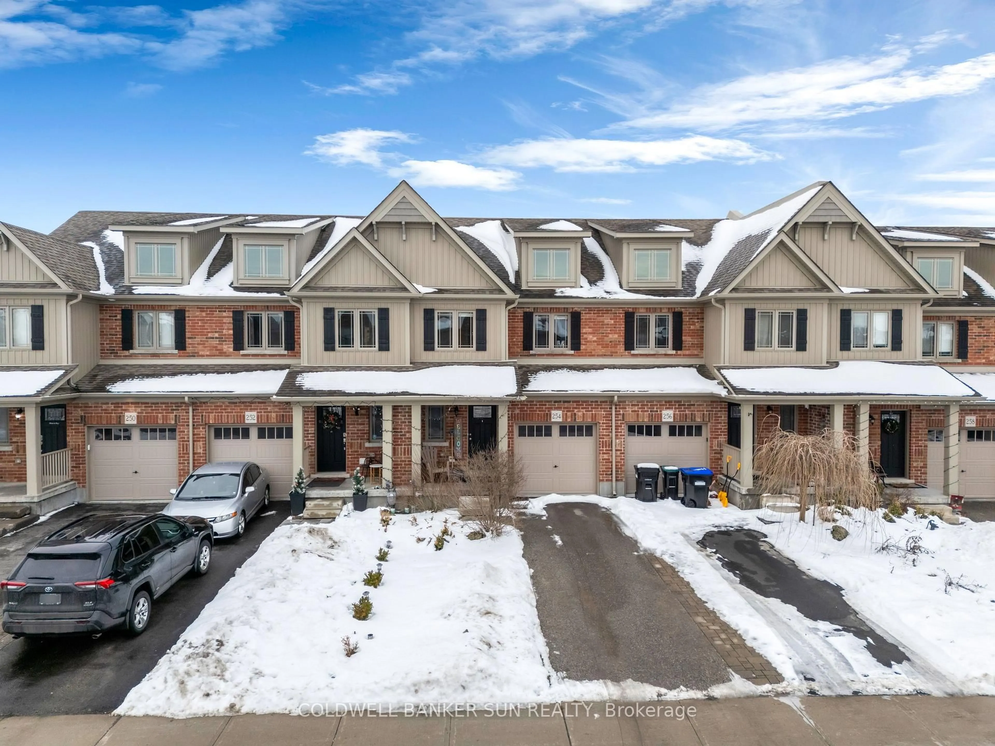 A pic from outside/outdoor area/front of a property/back of a property/a pic from drone, street for 254 Hutchinson Dr, New Tecumseth Ontario L9R 0P9