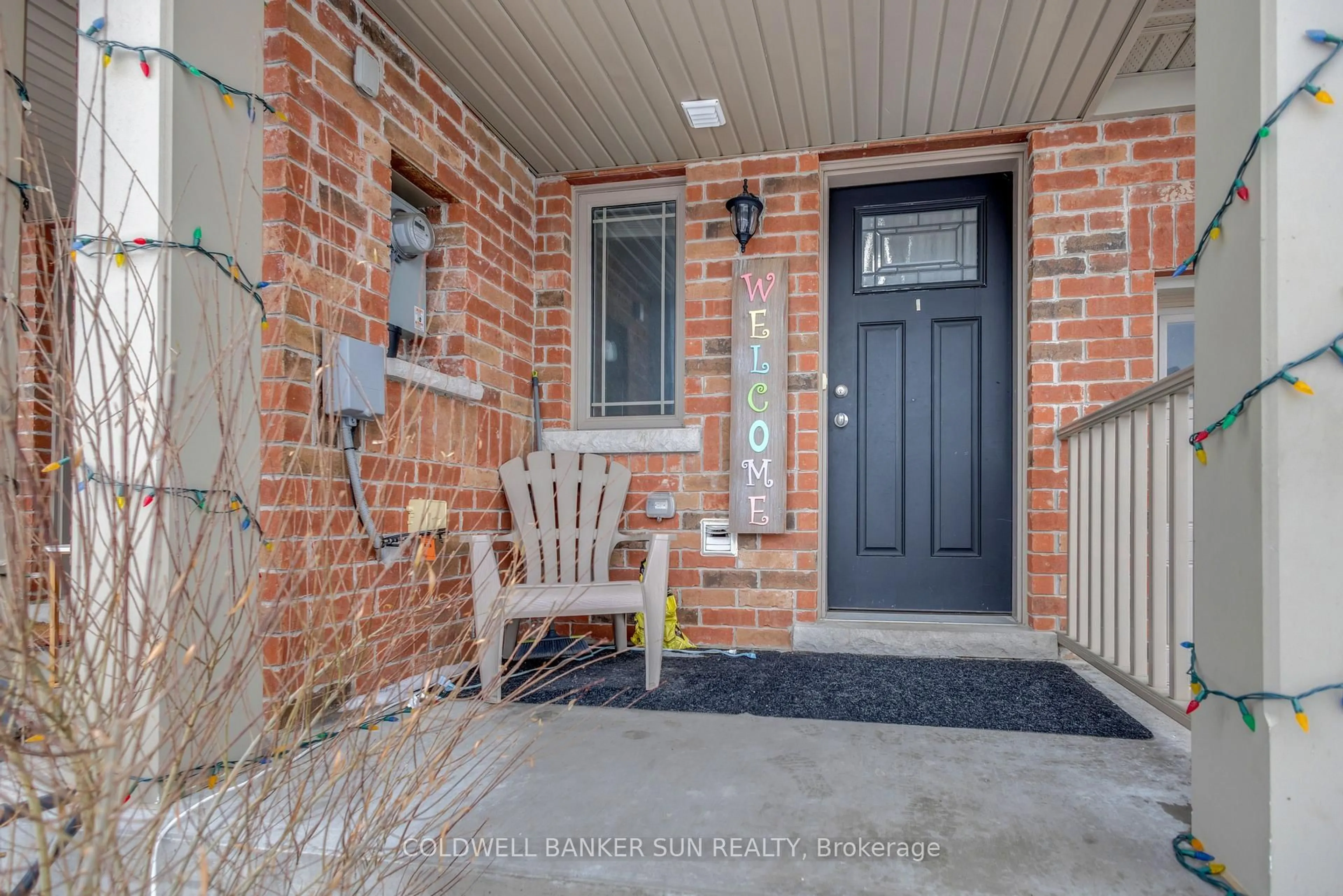 Indoor entryway for 254 Hutchinson Dr, New Tecumseth Ontario L9R 0P9