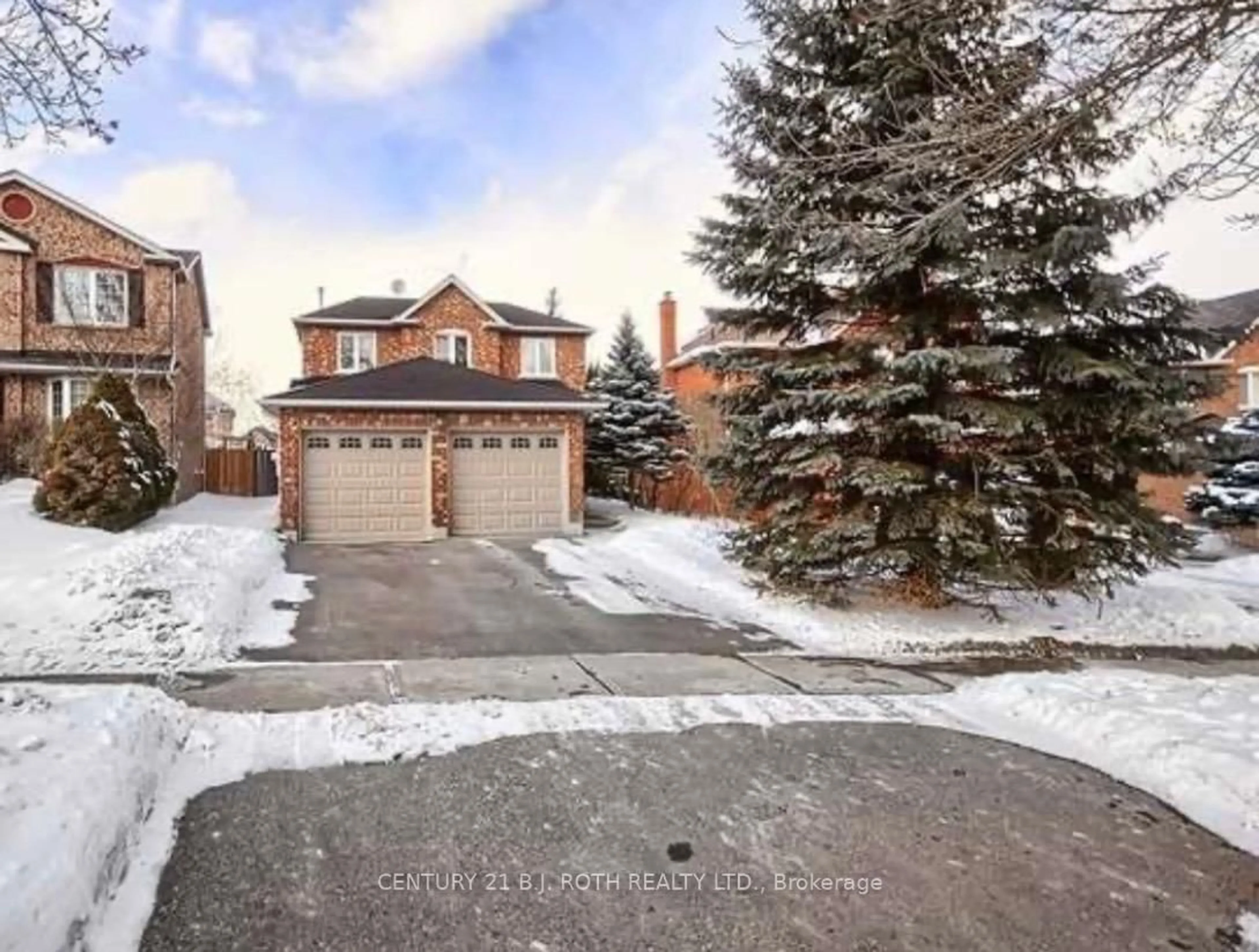 A pic from outside/outdoor area/front of a property/back of a property/a pic from drone, street for 50 Buttonwood Tr, Aurora Ontario L4G 6N3