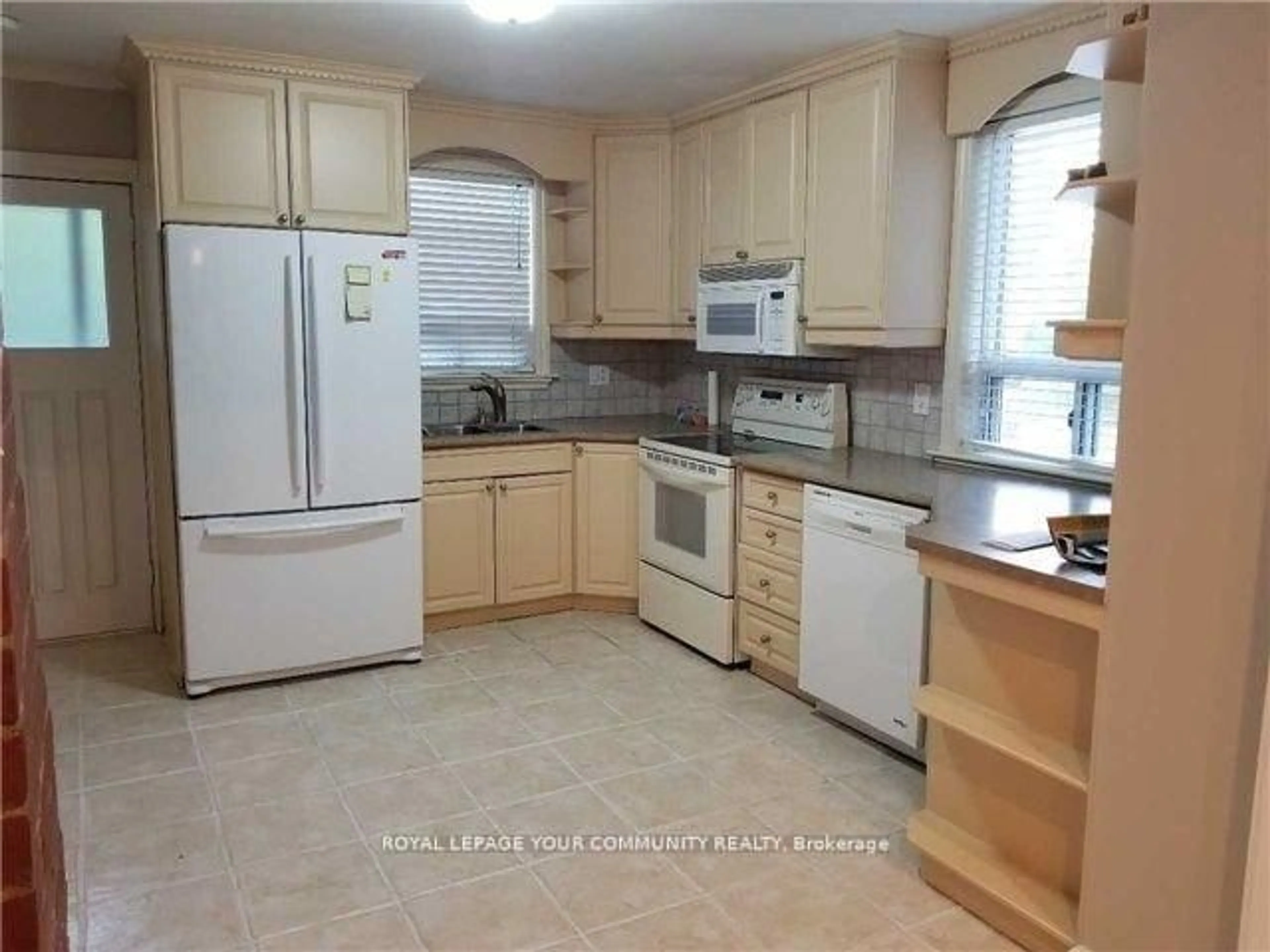 Standard kitchen, ceramic/tile floor for 8 Hillside Ave, Vaughan Ontario L4K 1X1