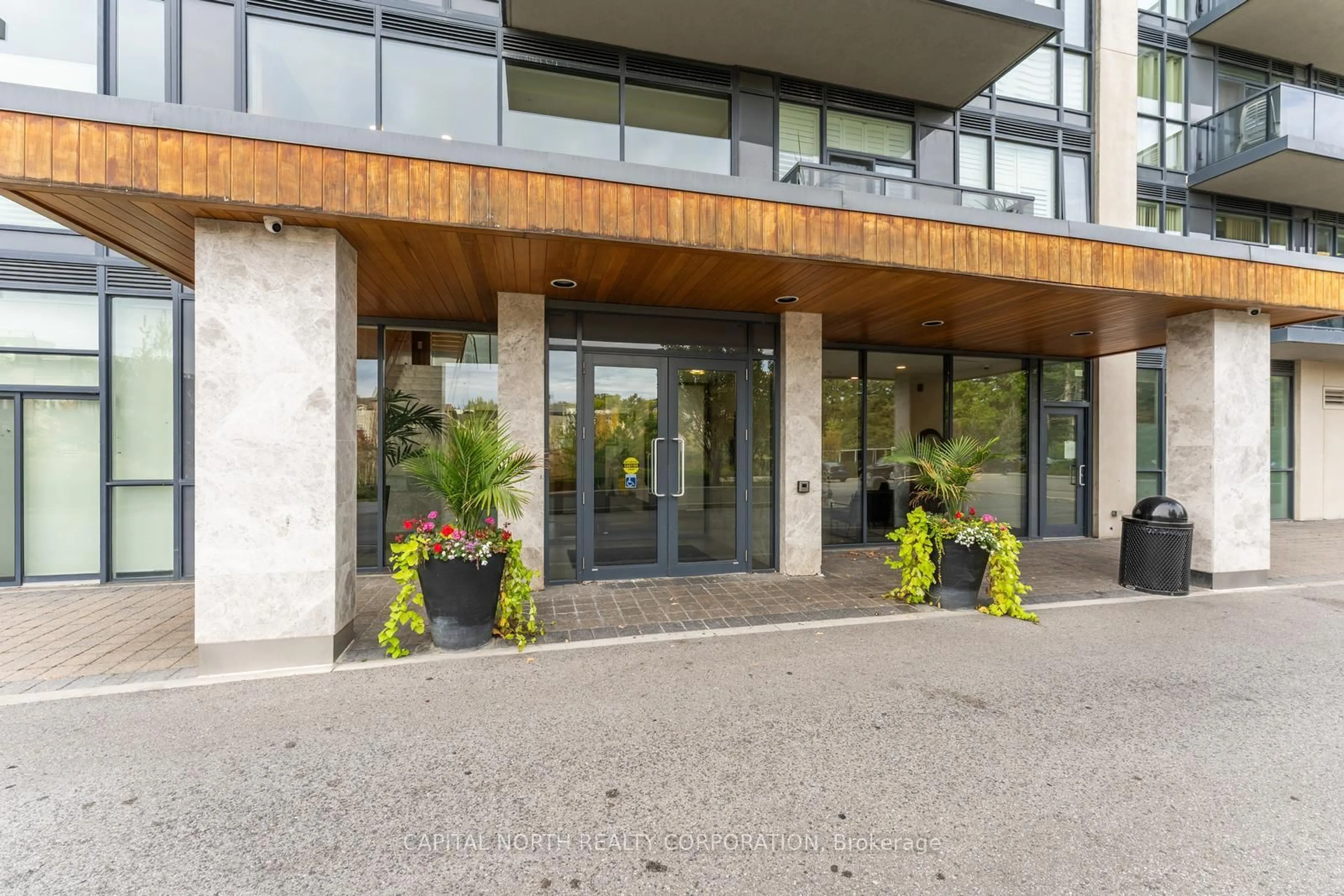 Indoor foyer for 4700 Highway 7 #606, Vaughan Ontario L4L 0B4