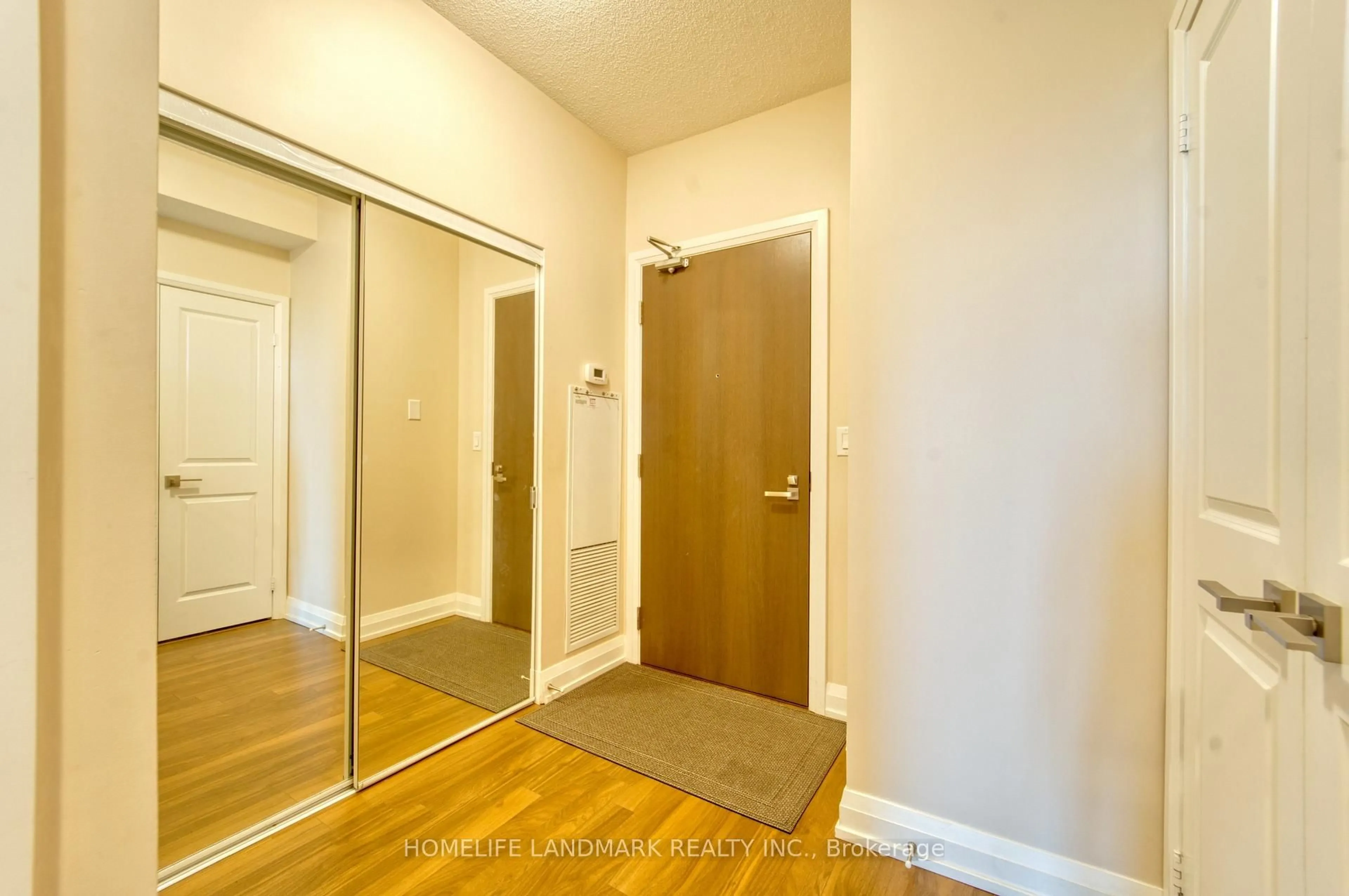Indoor entryway for 7171 Yonge St #1201, Markham Ontario L3T 0C5
