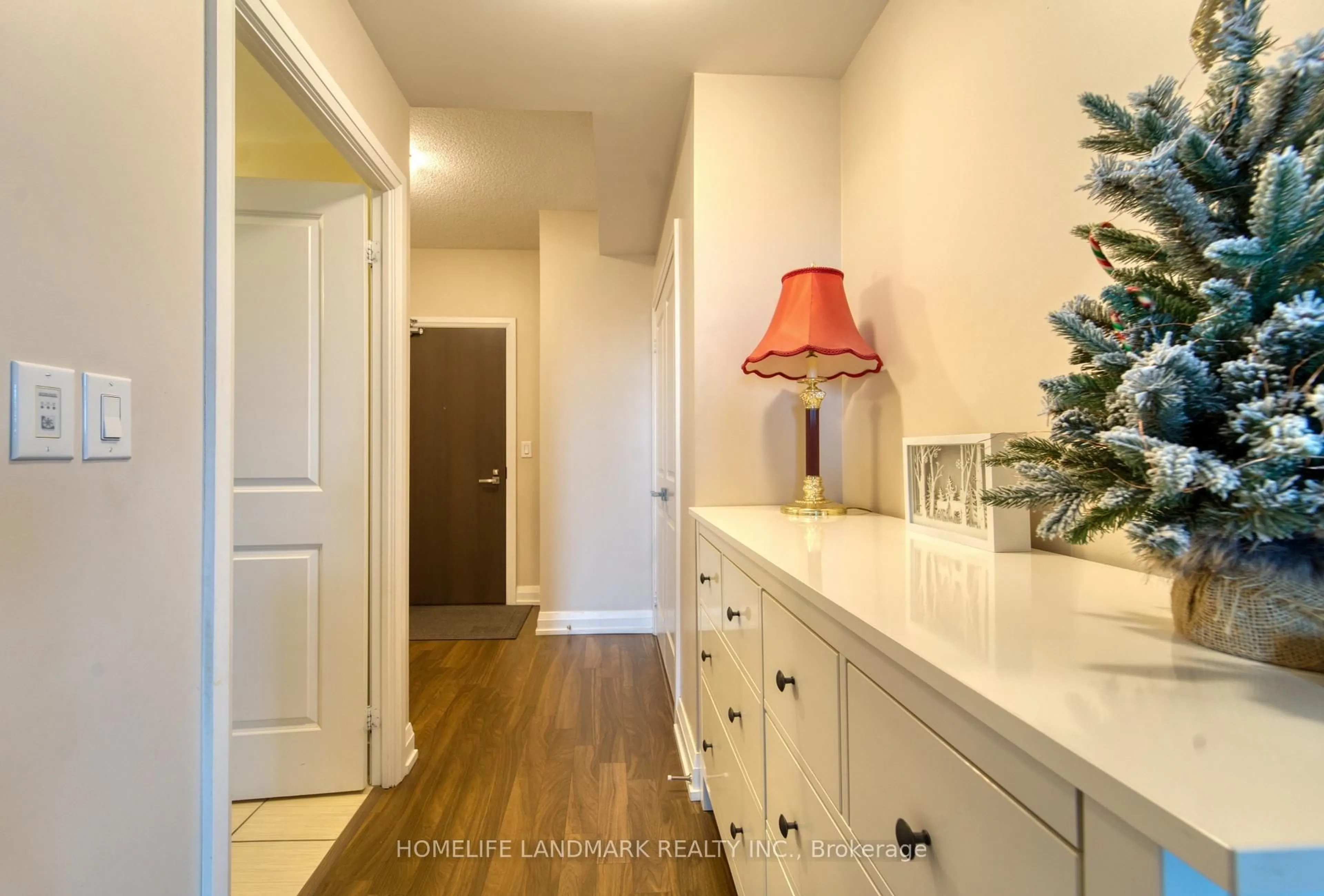 Indoor entryway for 7171 Yonge St #1201, Markham Ontario L3T 0C5