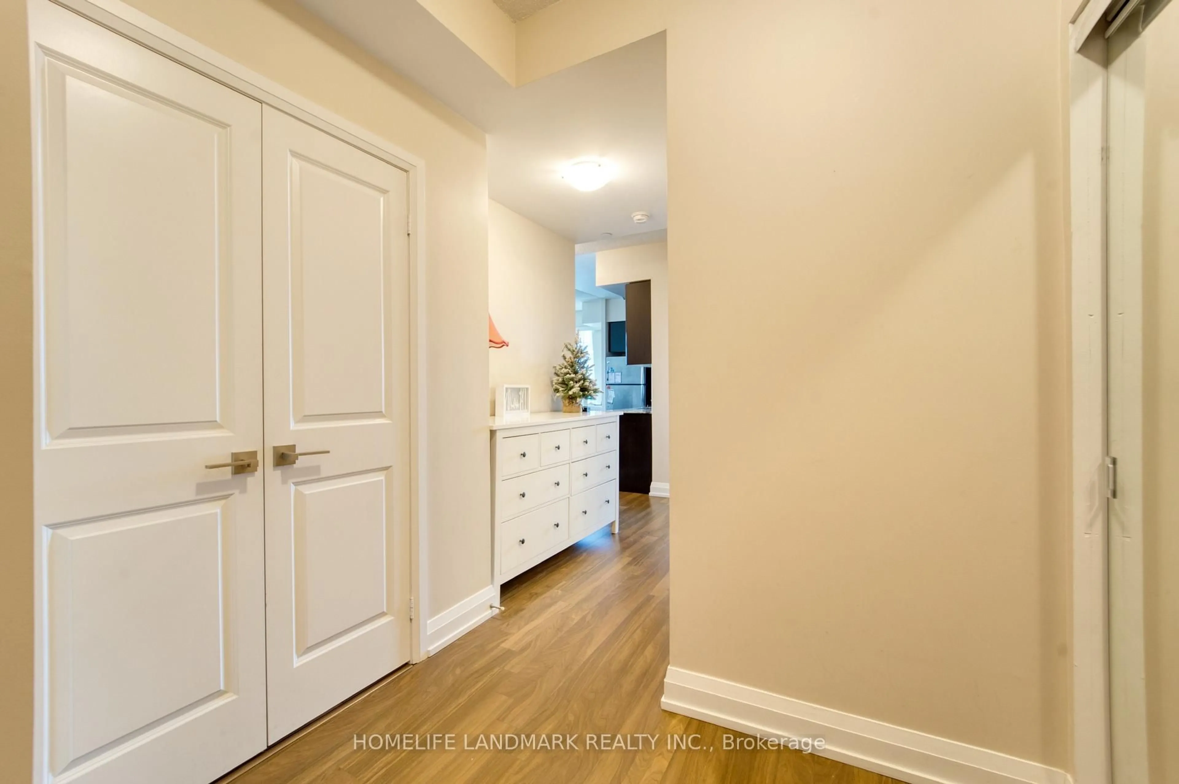 Indoor entryway for 7171 Yonge St #1201, Markham Ontario L3T 0C5