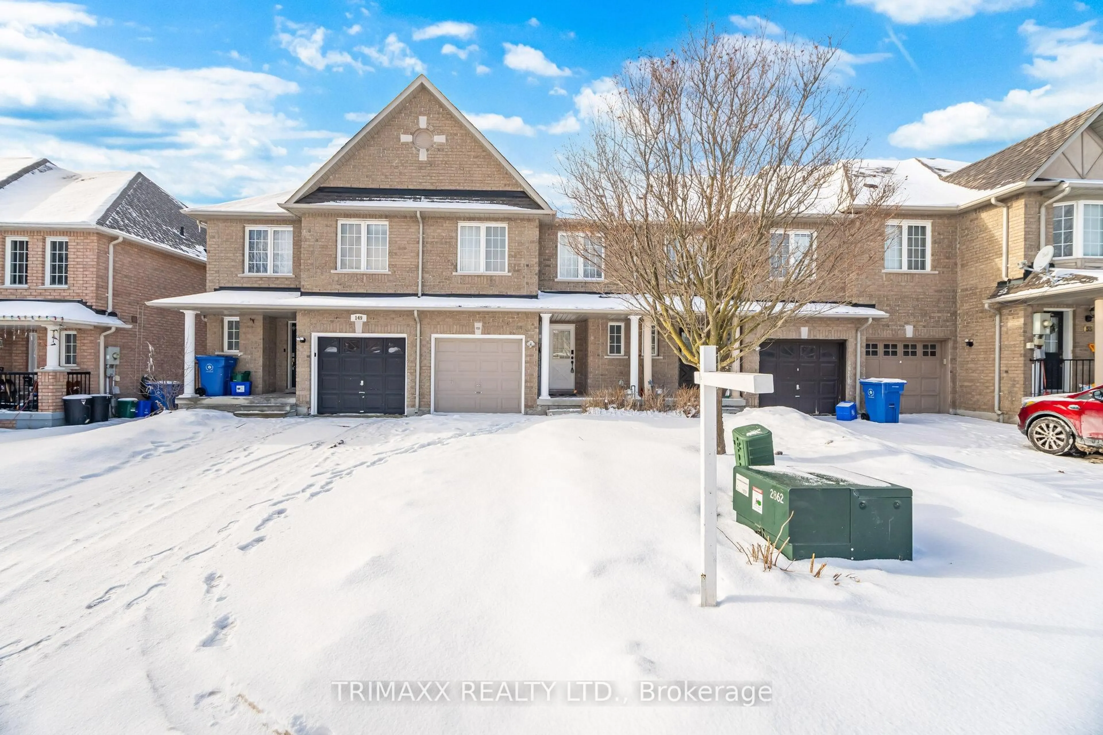 A pic from outside/outdoor area/front of a property/back of a property/a pic from drone, street for 151 Coleridge Dr, Newmarket Ontario L3X 2T4