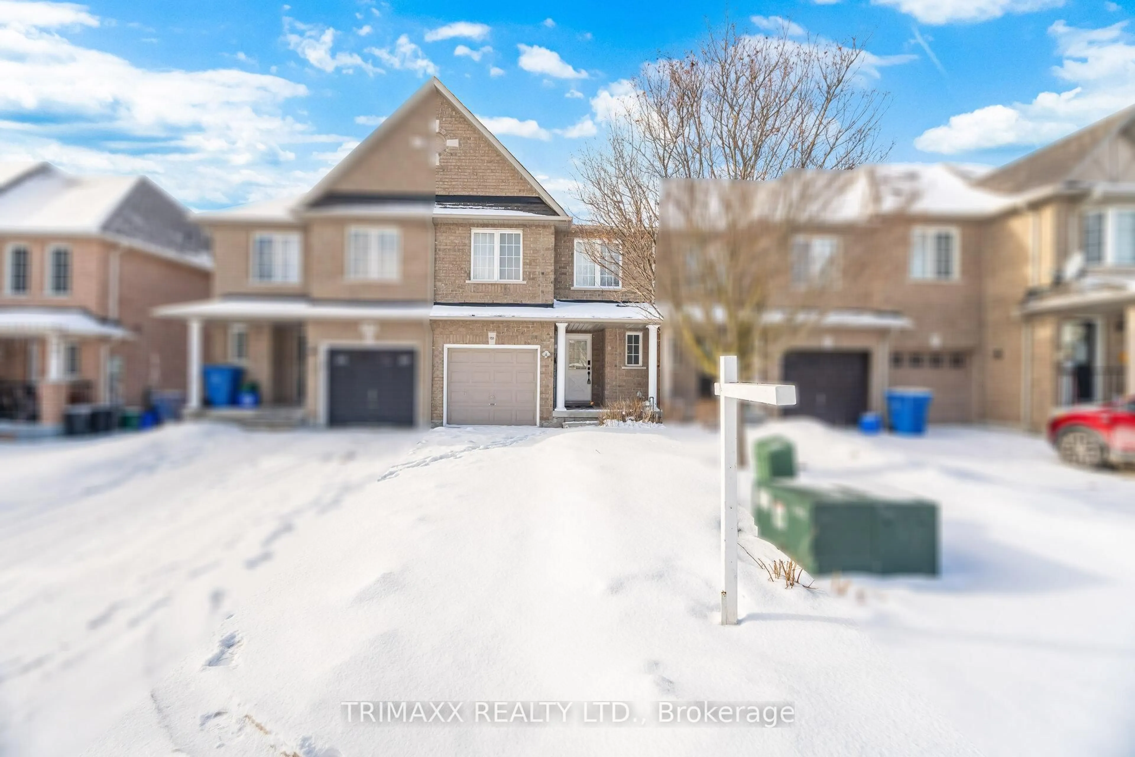 A pic from outside/outdoor area/front of a property/back of a property/a pic from drone, street for 151 Coleridge Dr, Newmarket Ontario L3X 2T4