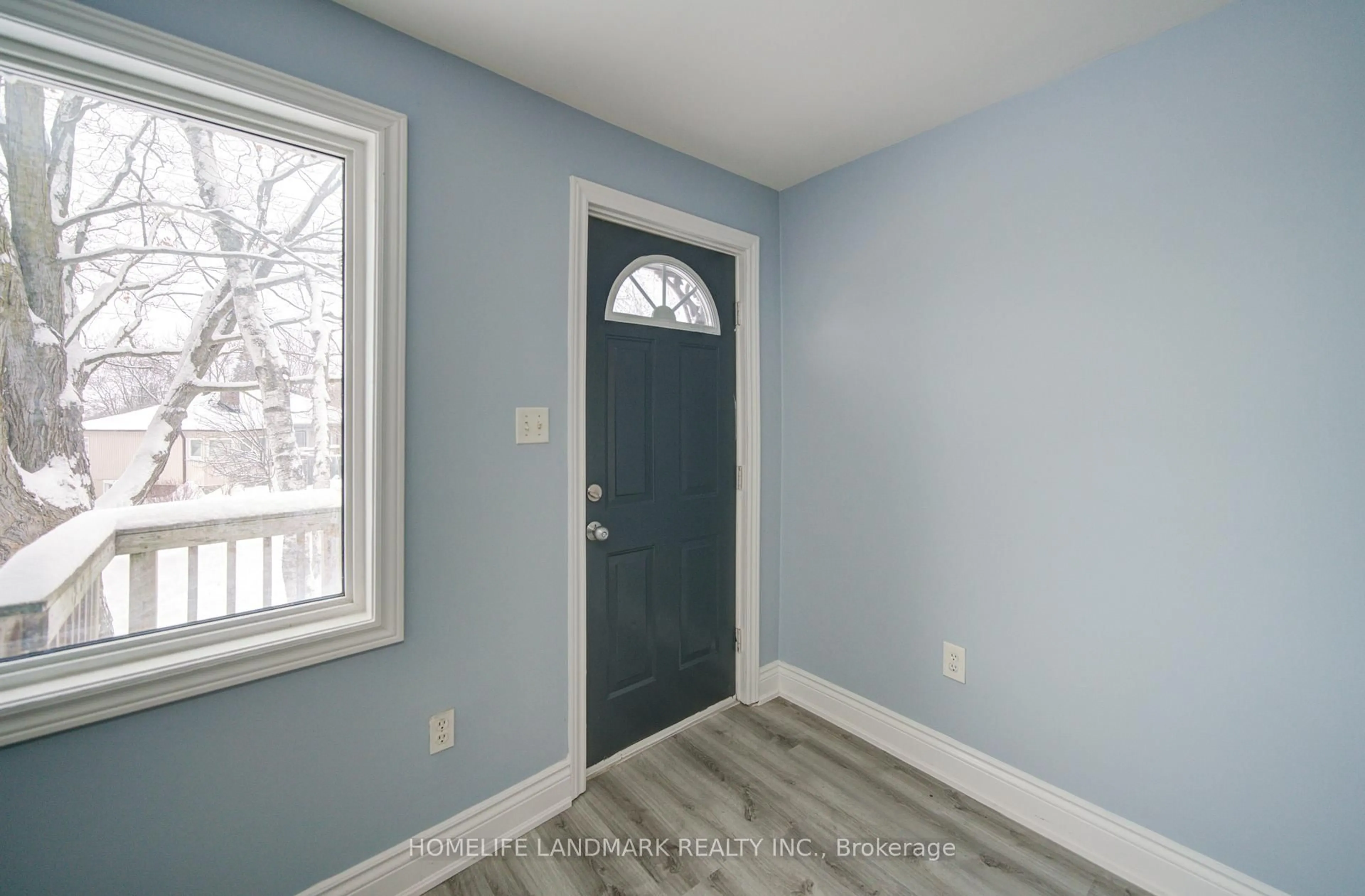 Indoor entryway for 241 Glenwoods Ave, Georgina Ontario L4P 2X1
