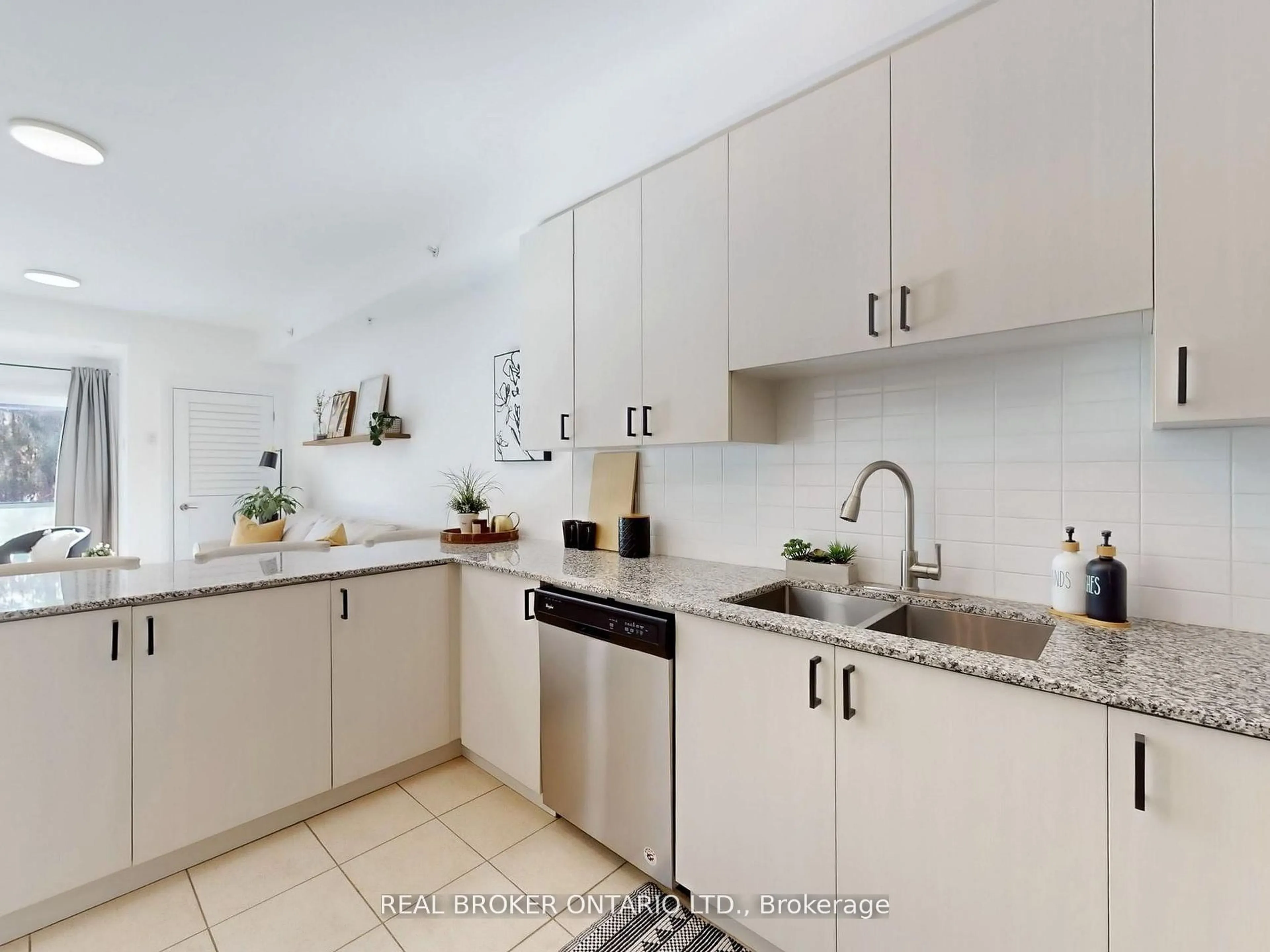Standard kitchen, unknown for 481 Rupert Ave #122, Whitchurch-Stouffville Ontario L4A 1Y7