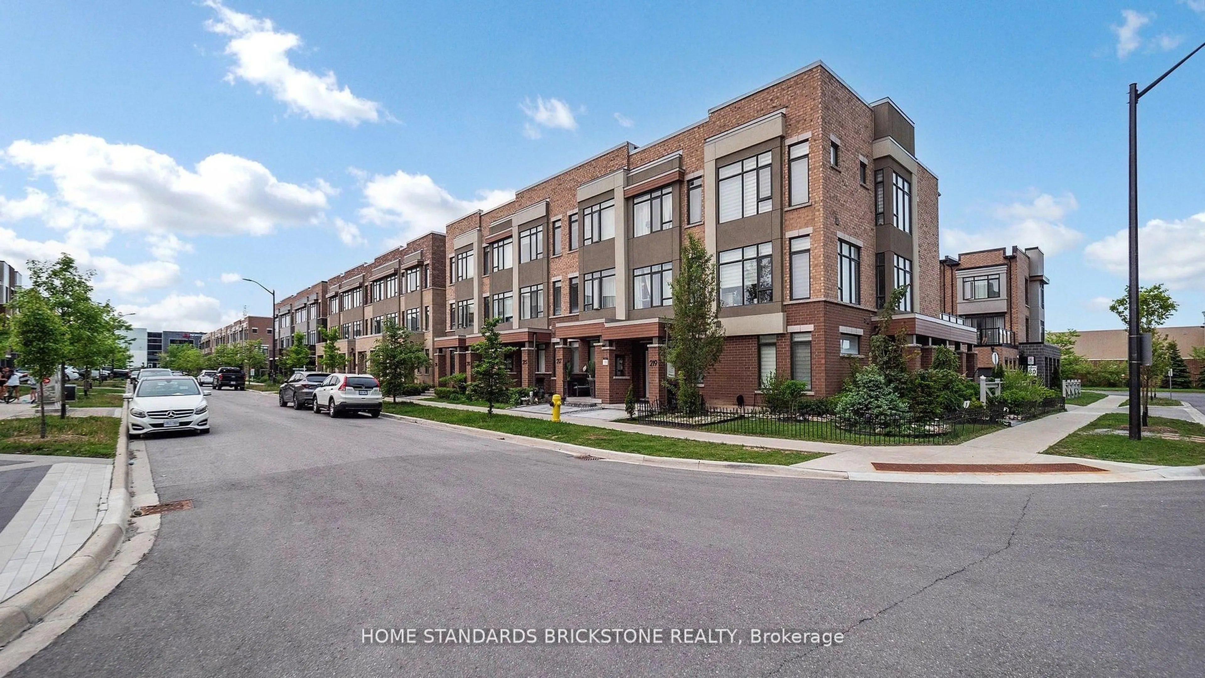 Unknown for 215 Salterton Circ, Vaughan Ontario L6A 4Z2