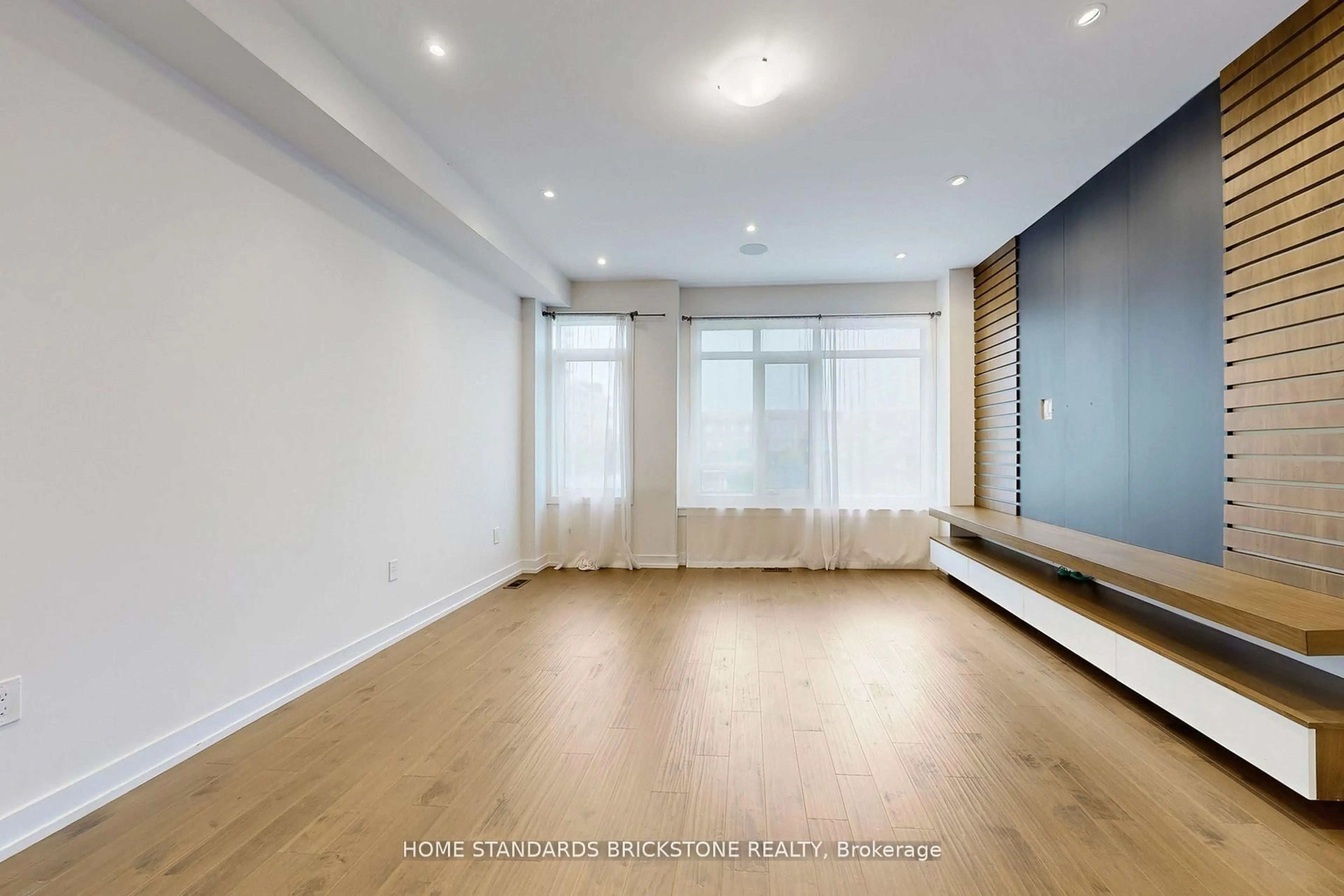 A pic of a room for 215 Salterton Circ, Vaughan Ontario L6A 4Z2