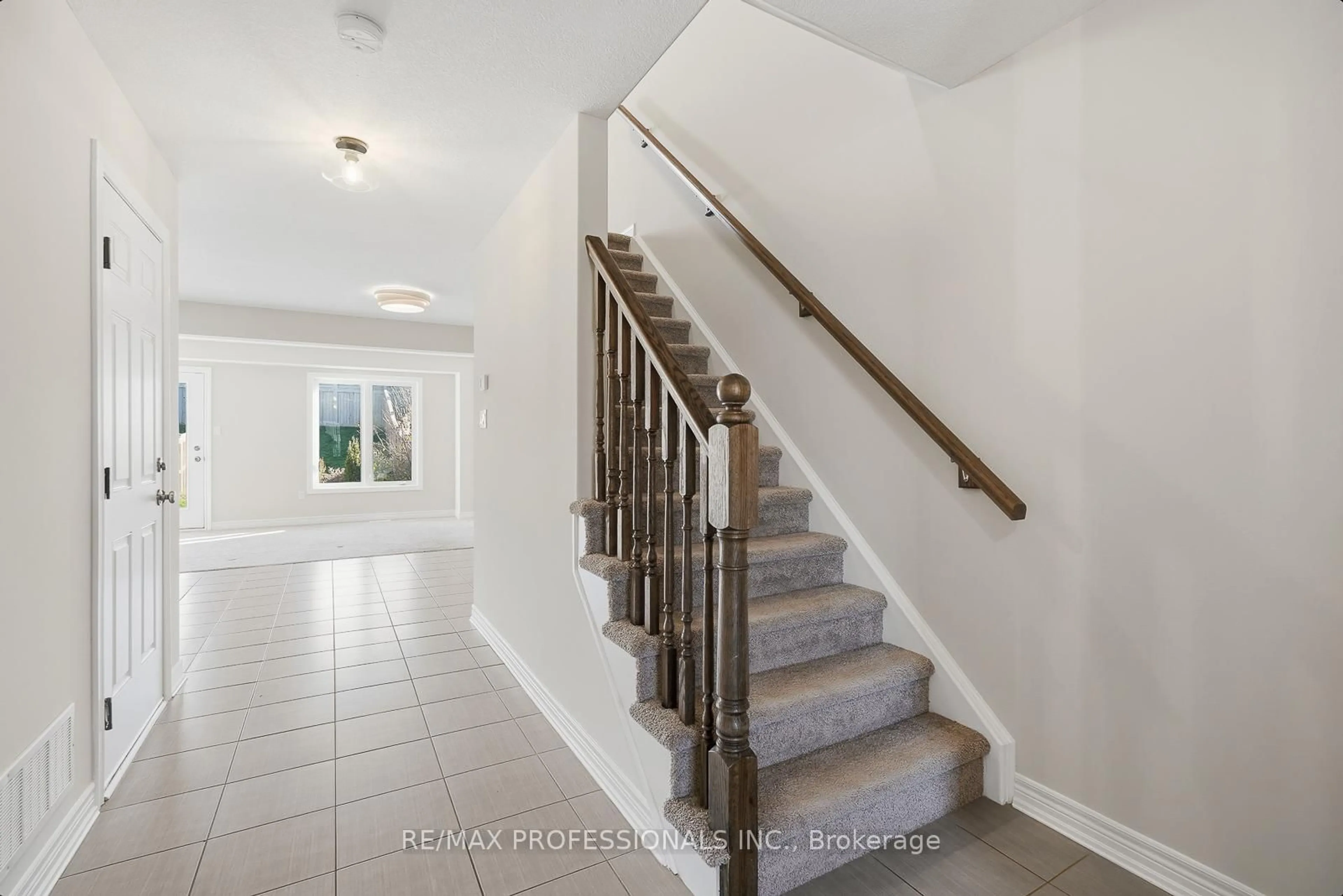 Unknown for 183 Hutchinson Dr, New Tecumseth Ontario L9R 1M4