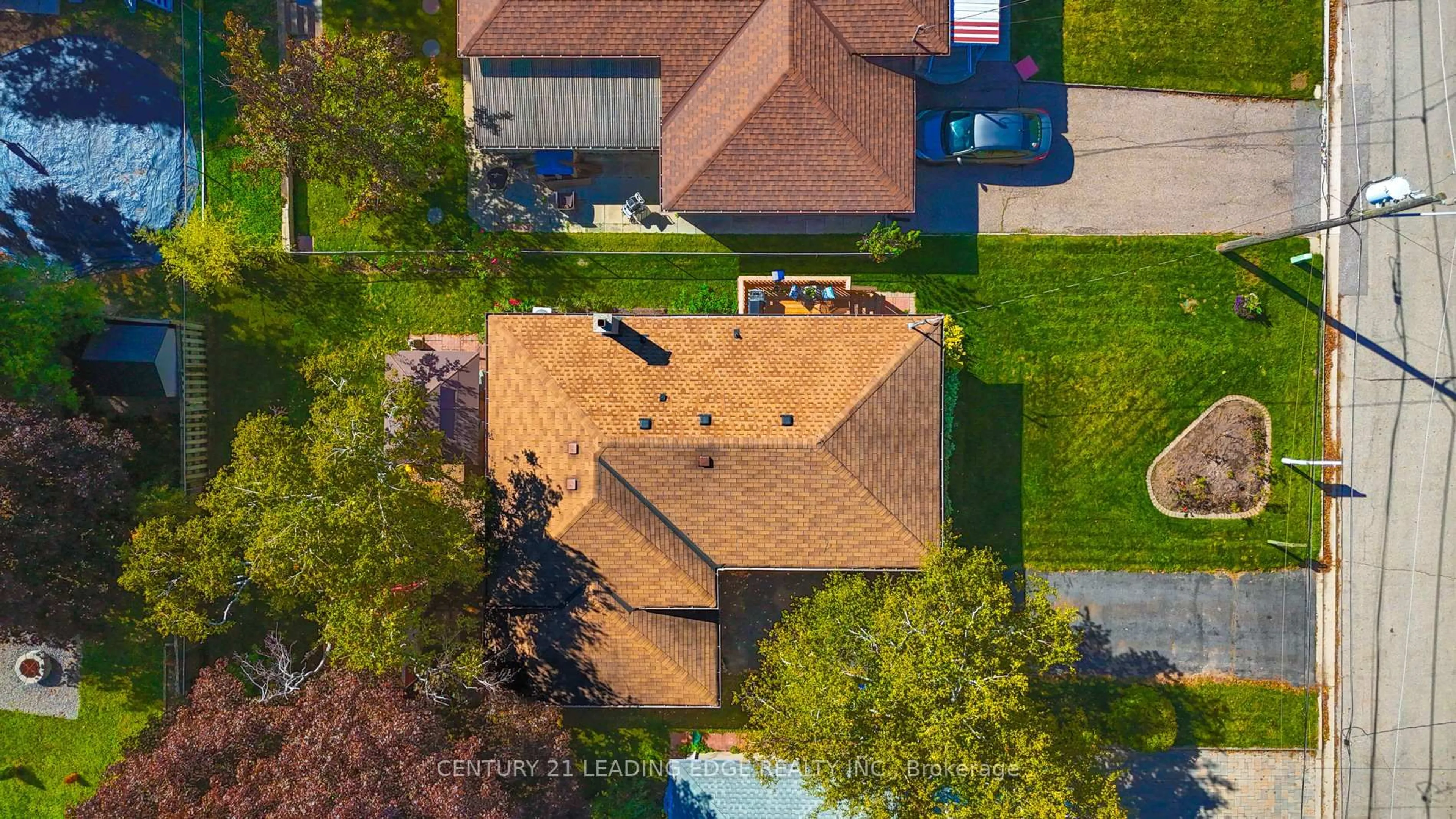 A pic from outside/outdoor area/front of a property/back of a property/a pic from drone, street for 398 Allgood St, Richmond Hill Ontario L4C 2Z2