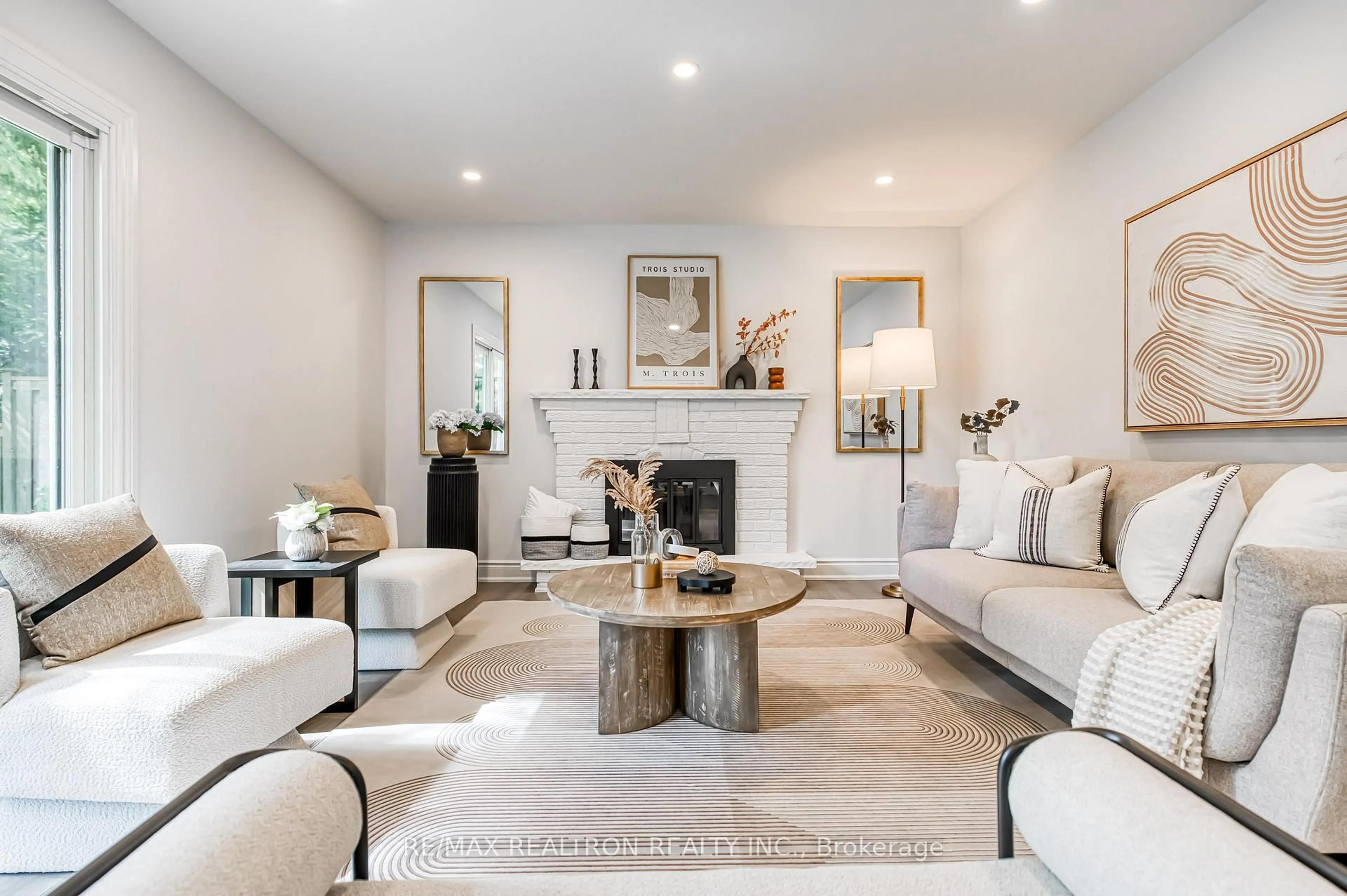 Living room with furniture, unknown for 39 Ferrah St, Markham Ontario L3R 1N6