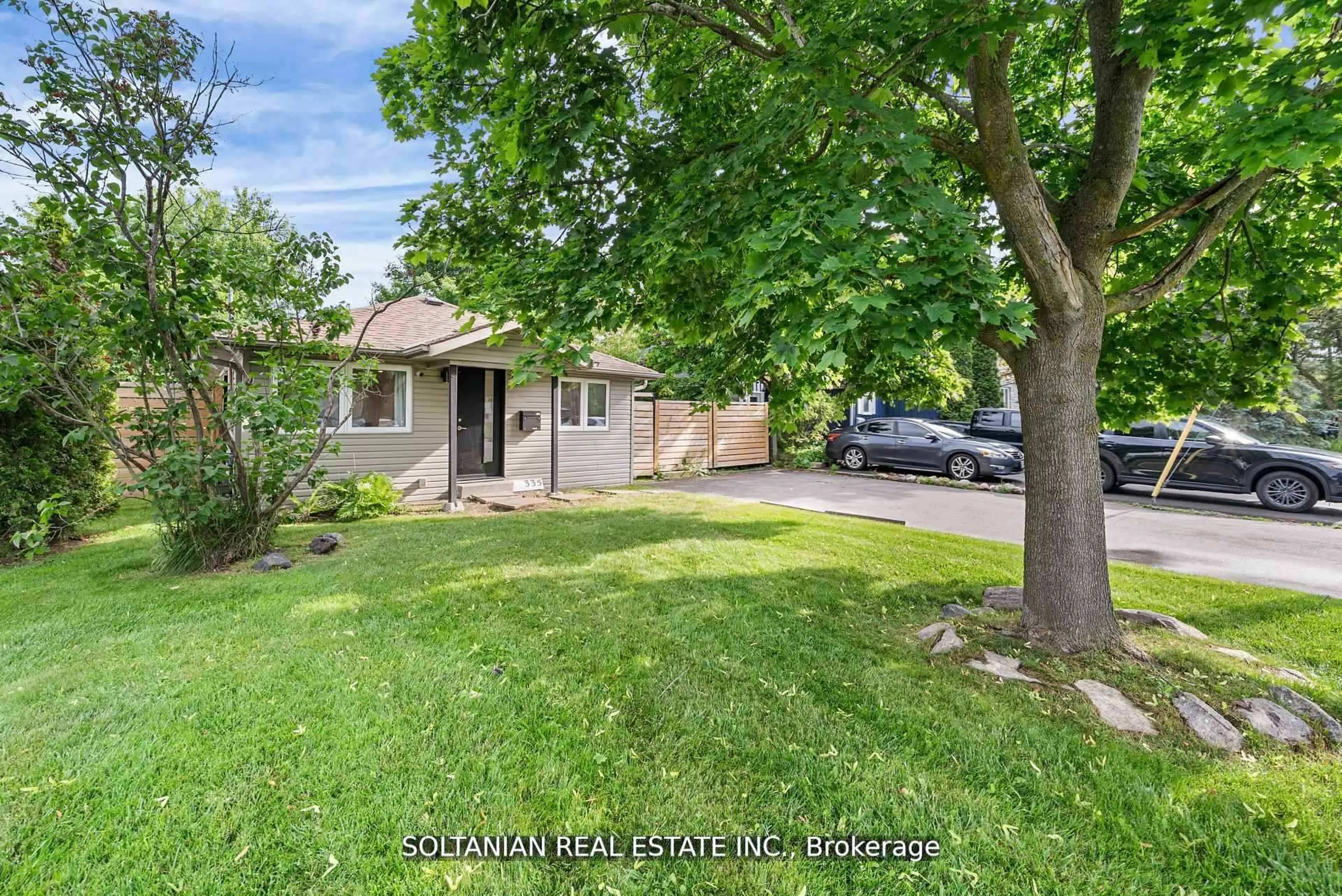 A pic from outside/outdoor area/front of a property/back of a property/a pic from drone, street for 335 Miami Dr, Georgina Ontario L4P 2Z6