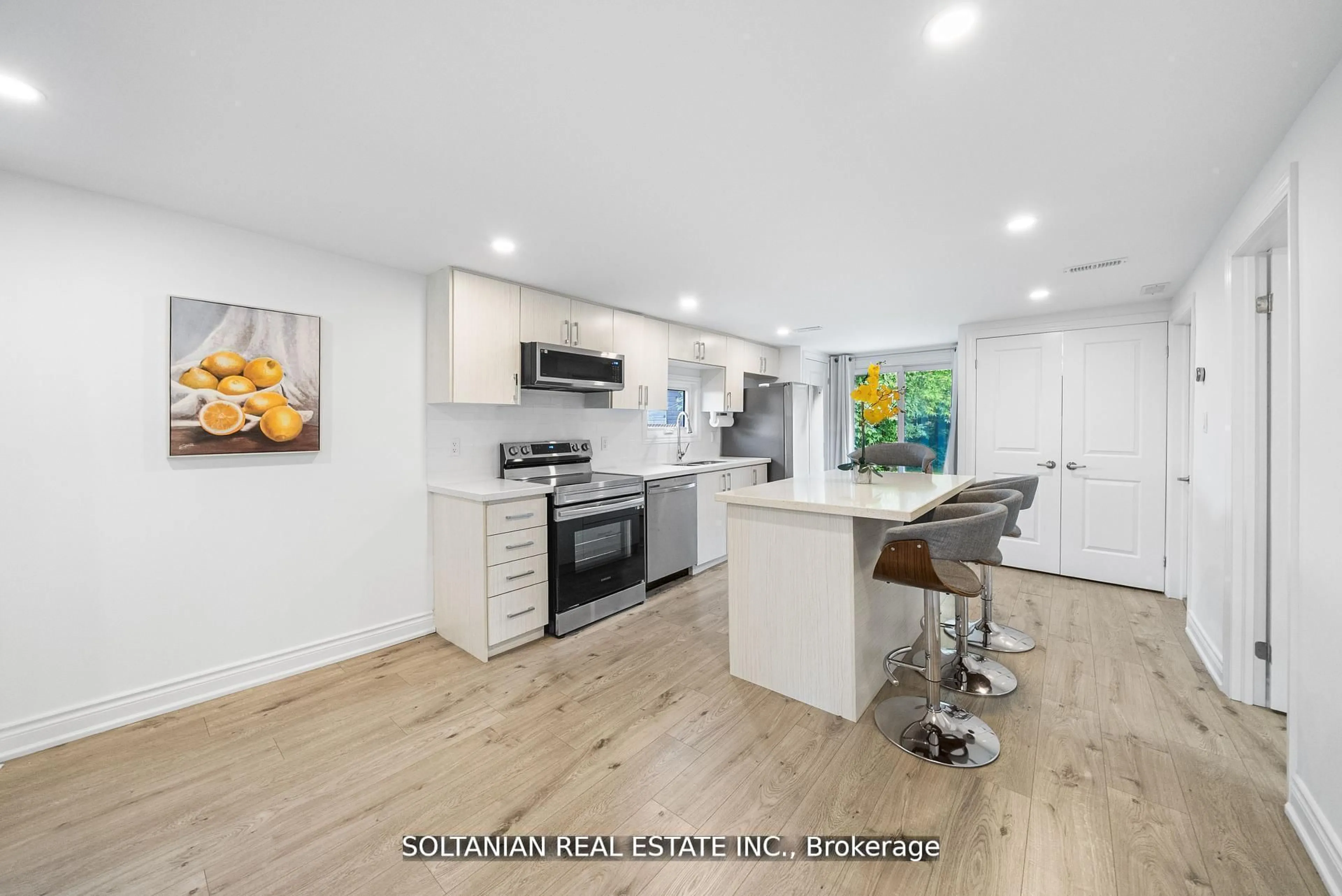 Open concept kitchen, unknown for 335 Miami Dr, Georgina Ontario L4P 2Z6