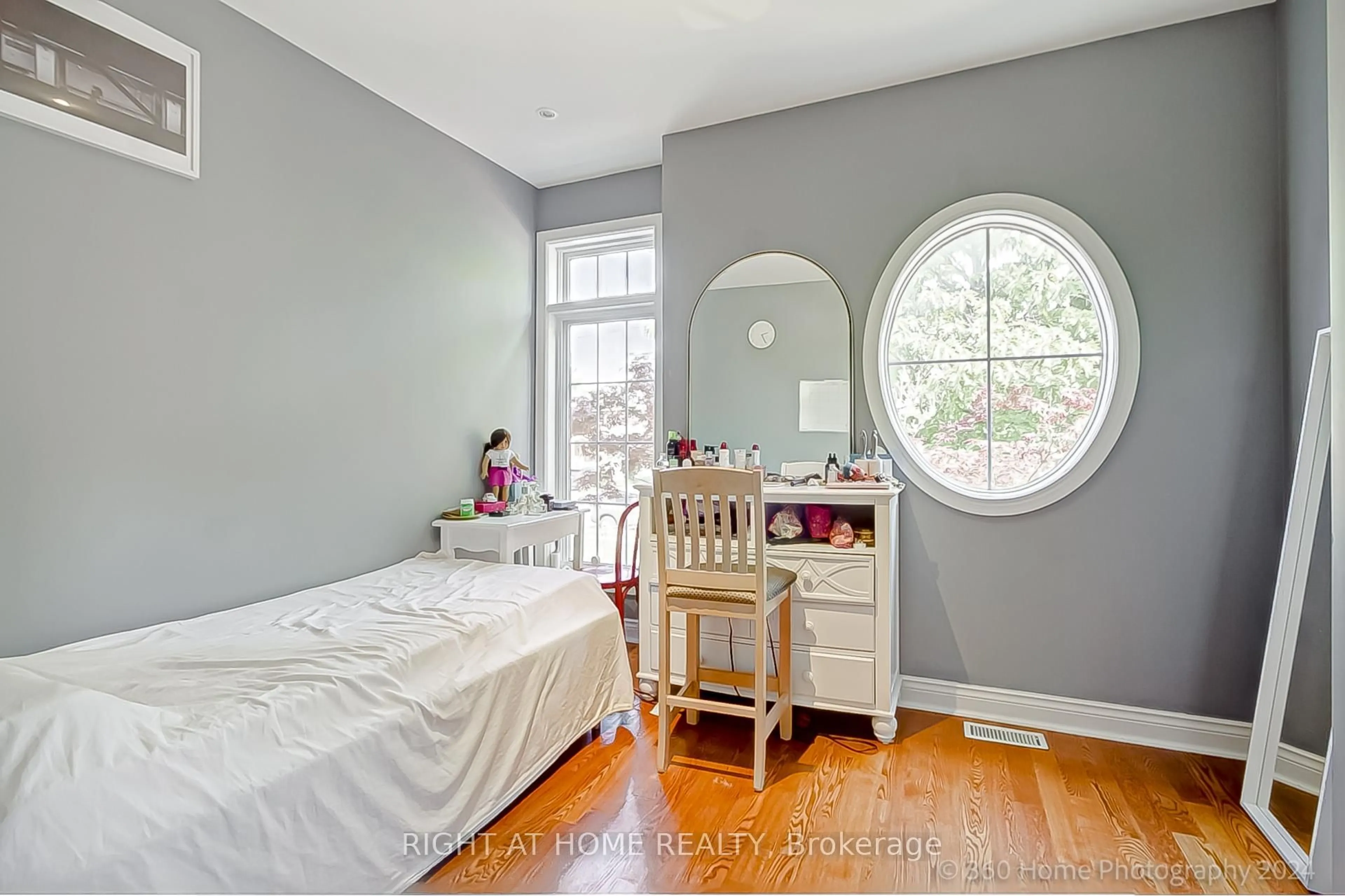 Bedroom with bed, unknown for 103 Oak Ave, Richmond Hill Ontario L4C 6R6