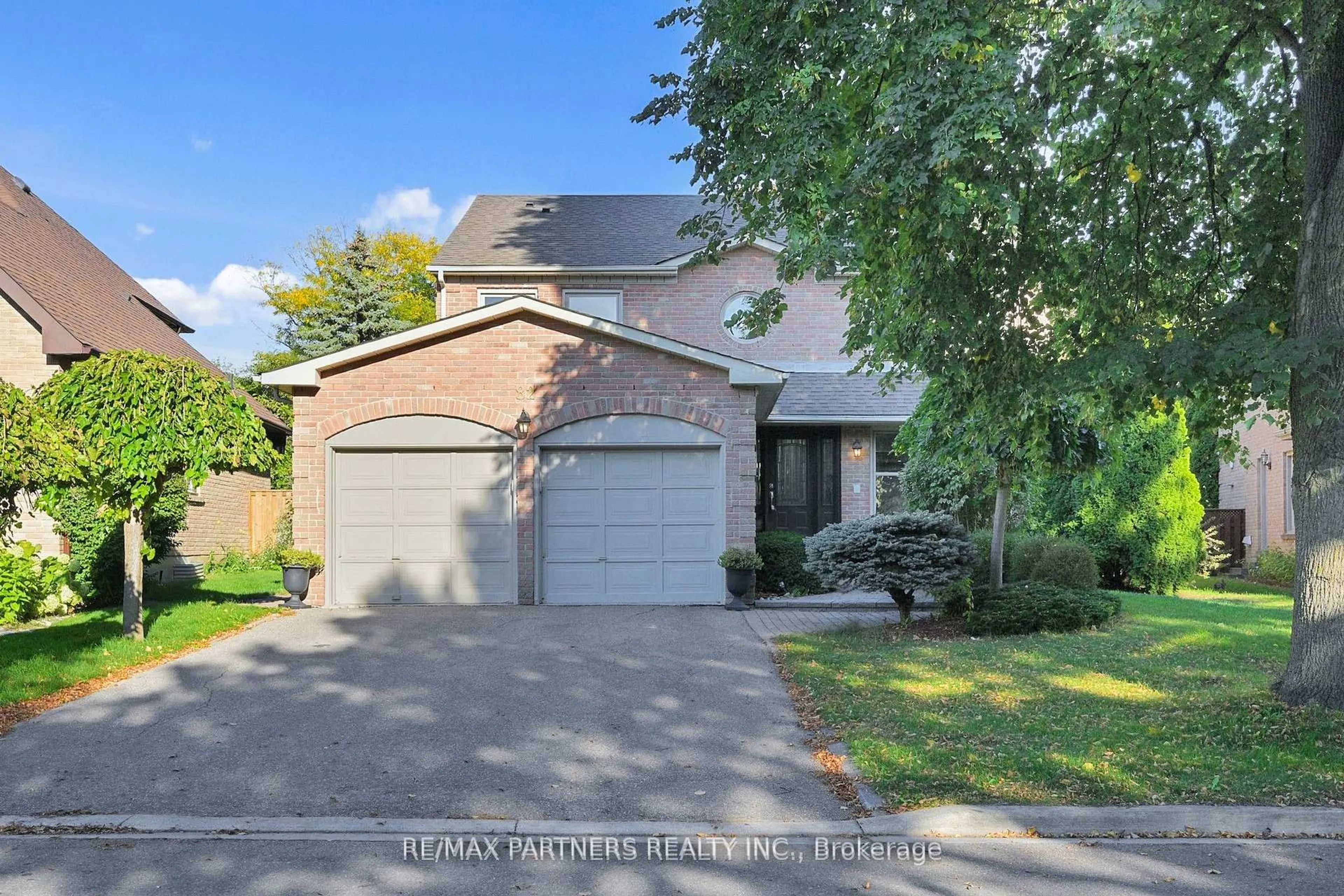 Home with brick exterior material, street for 82 Ferndell Circ, Markham Ontario L3R 3Y8