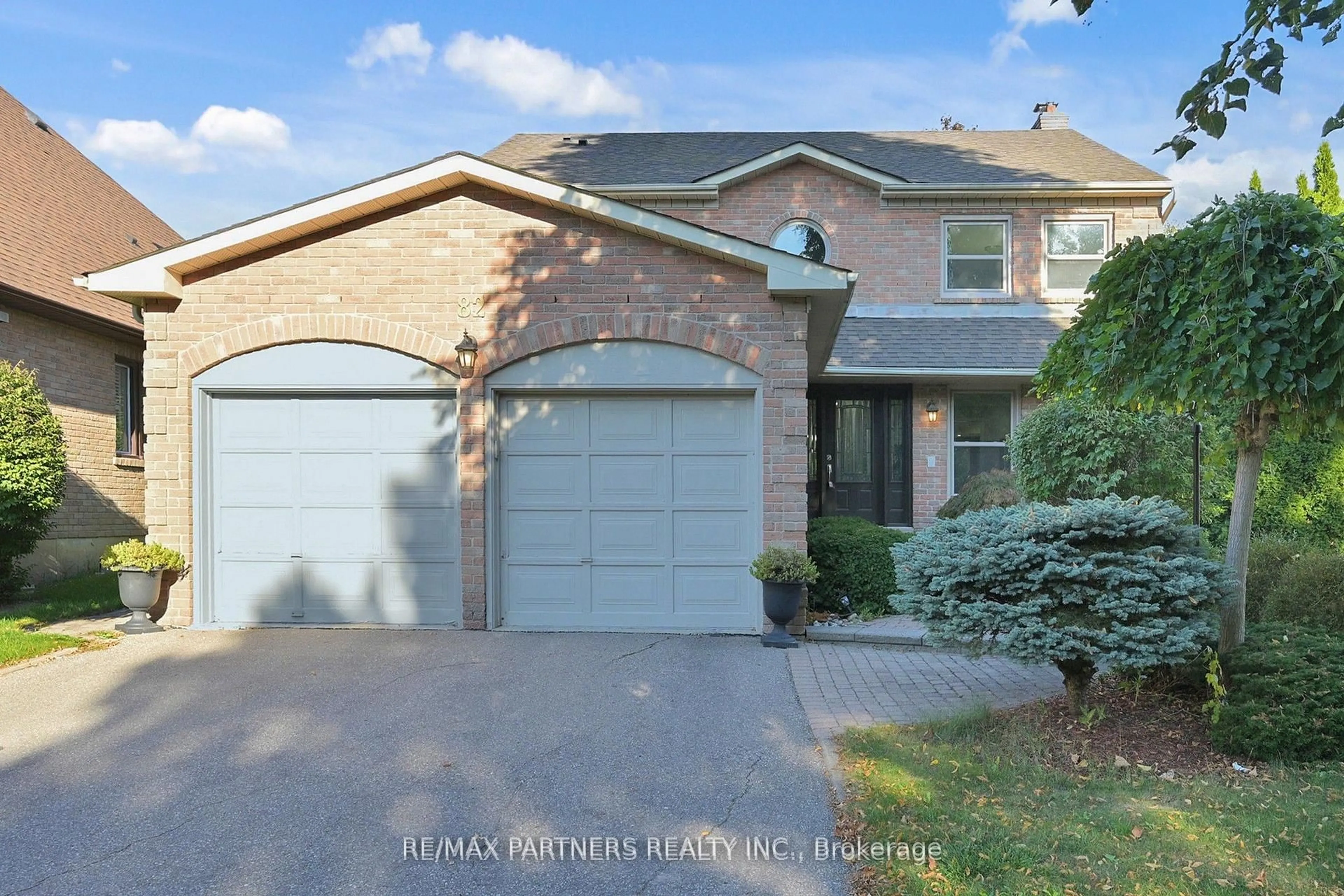Home with brick exterior material, street for 82 Ferndell Circ, Markham Ontario L3R 3Y8