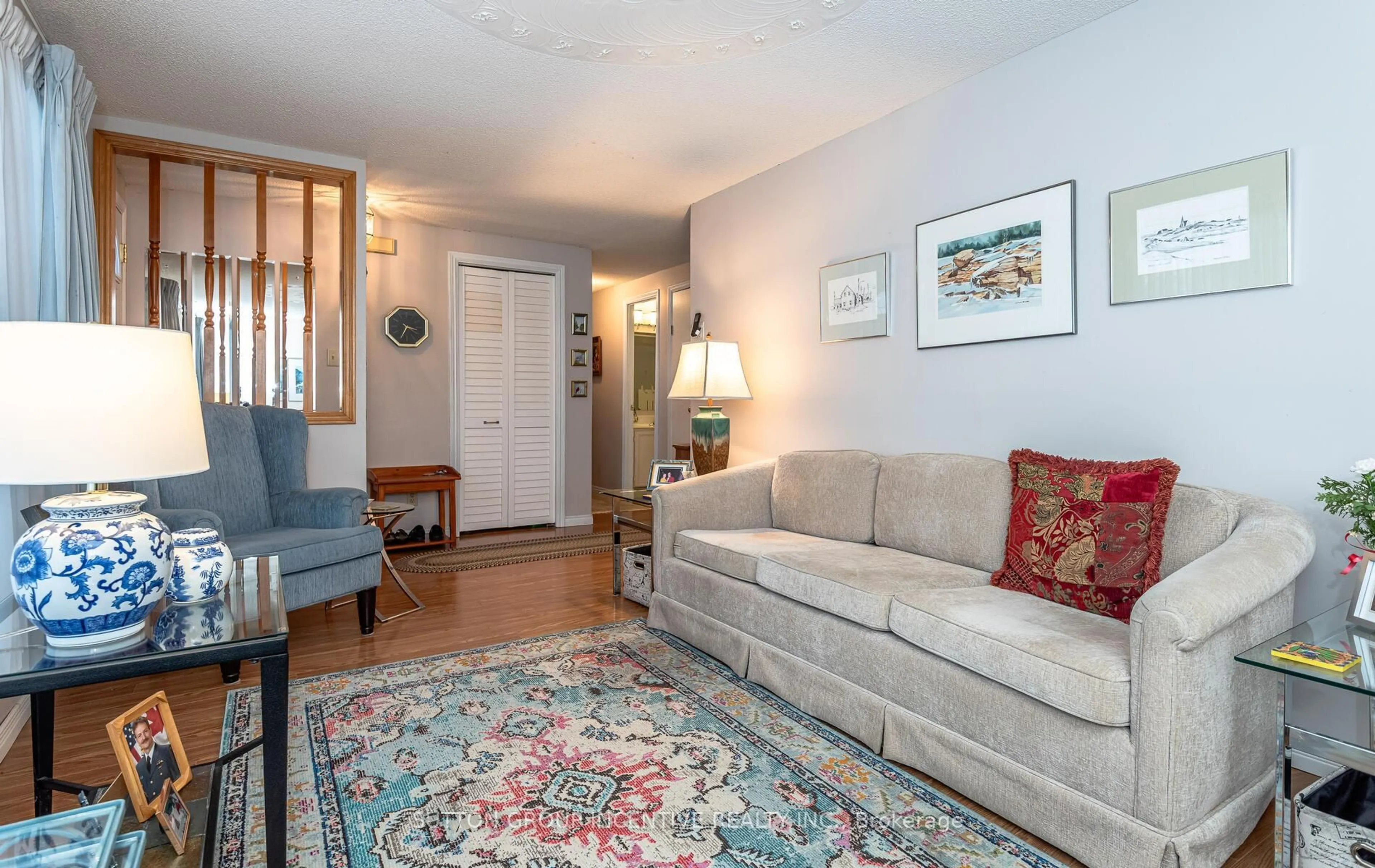 Living room with furniture, unknown for 36 Weeping Willow Dr, Innisfil Ontario L9S 1P1