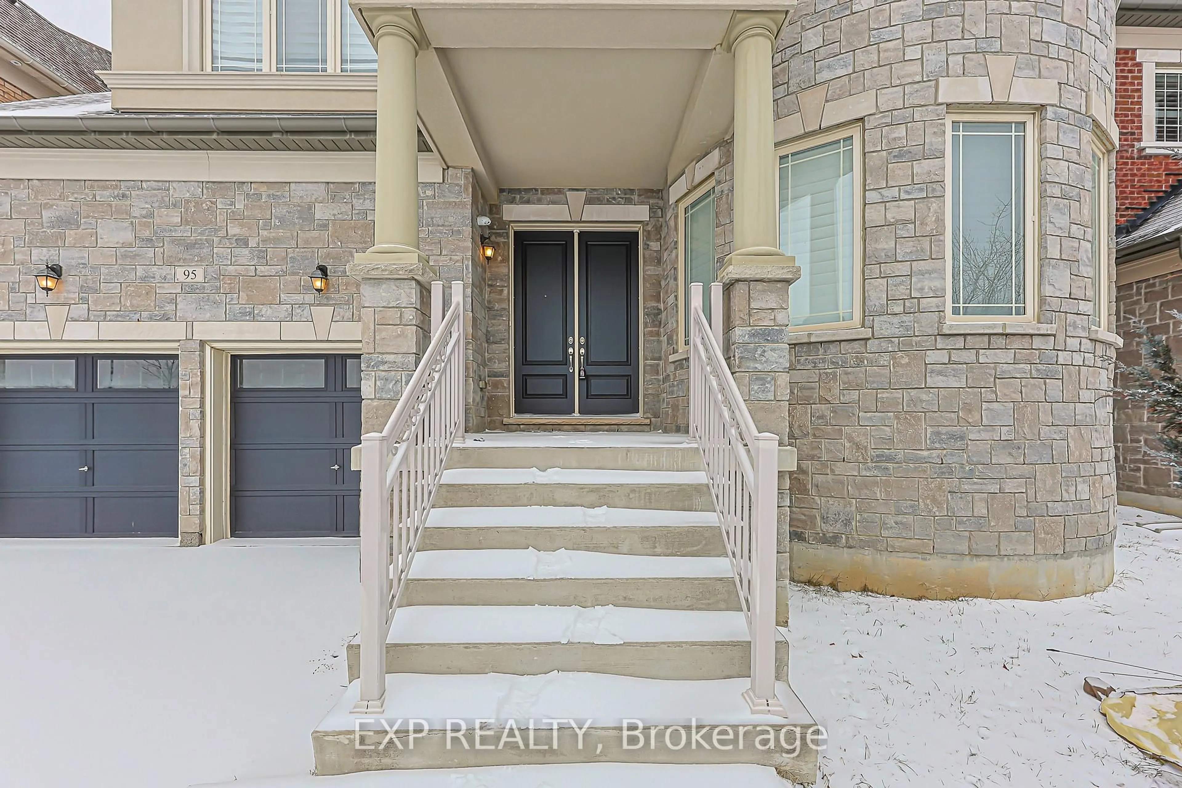 Indoor entryway for 95 Chesney Cres, Vaughan Ontario L4H 4A5