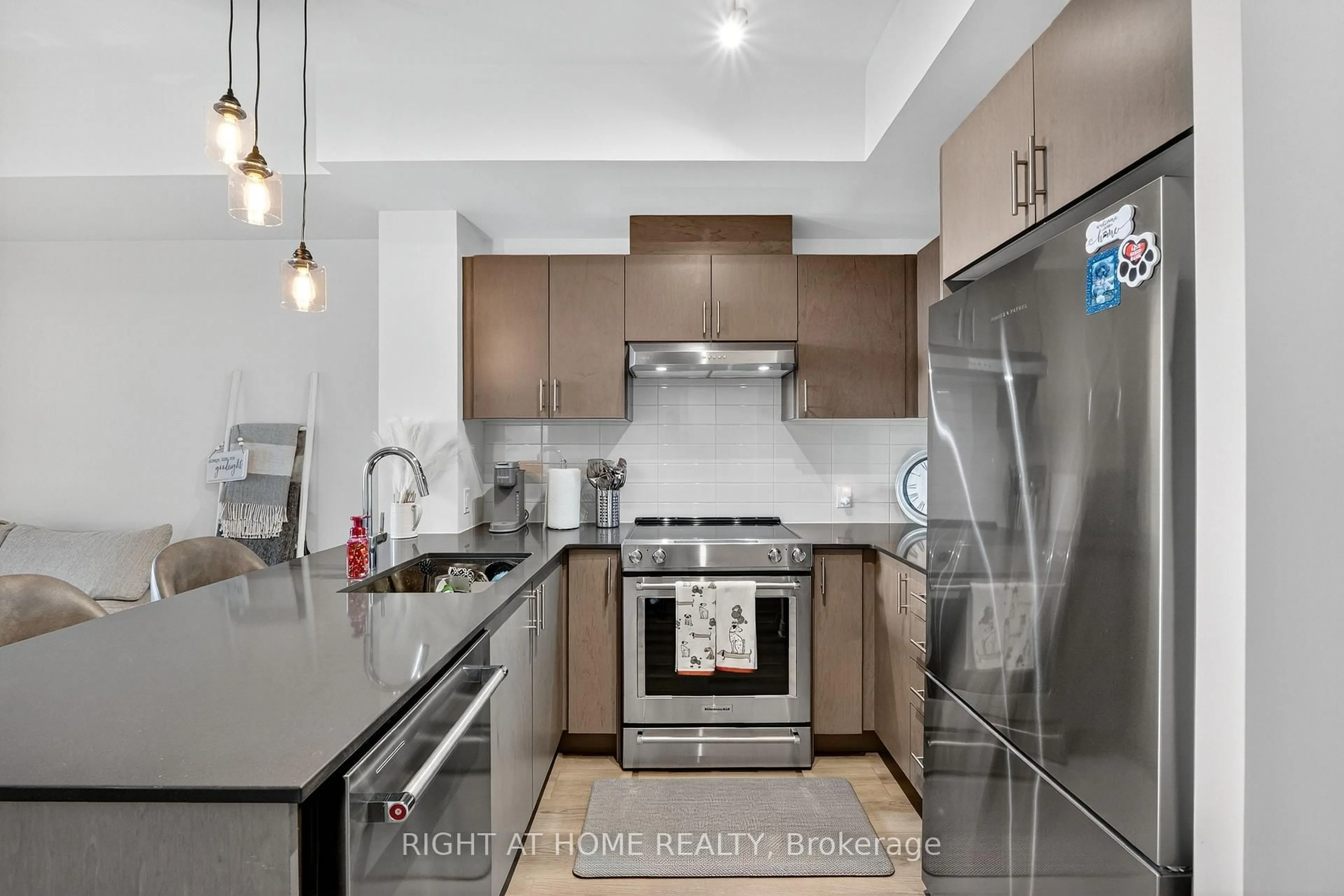 Standard kitchen, unknown for 8960 Jane St #215, Vaughan Ontario L4K 0N9