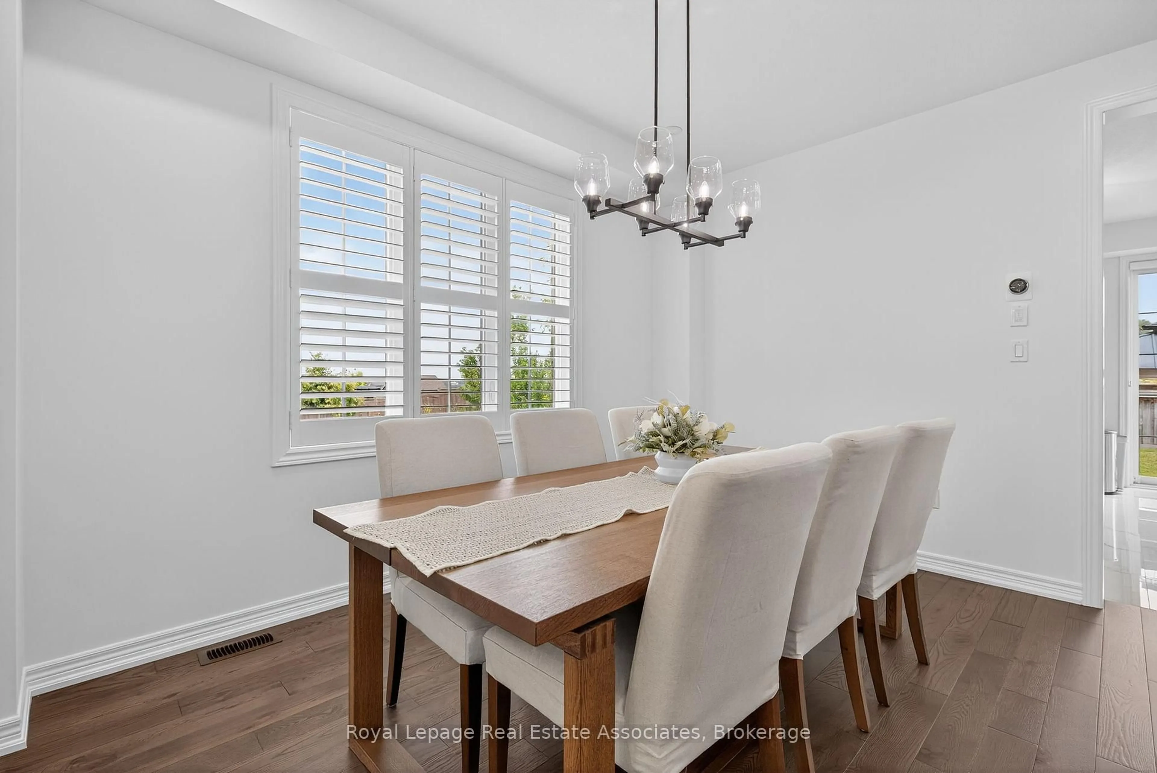 Dining room, wood/laminate floor for 113 Sutcliffe Way, New Tecumseth Ontario L9R 0N9