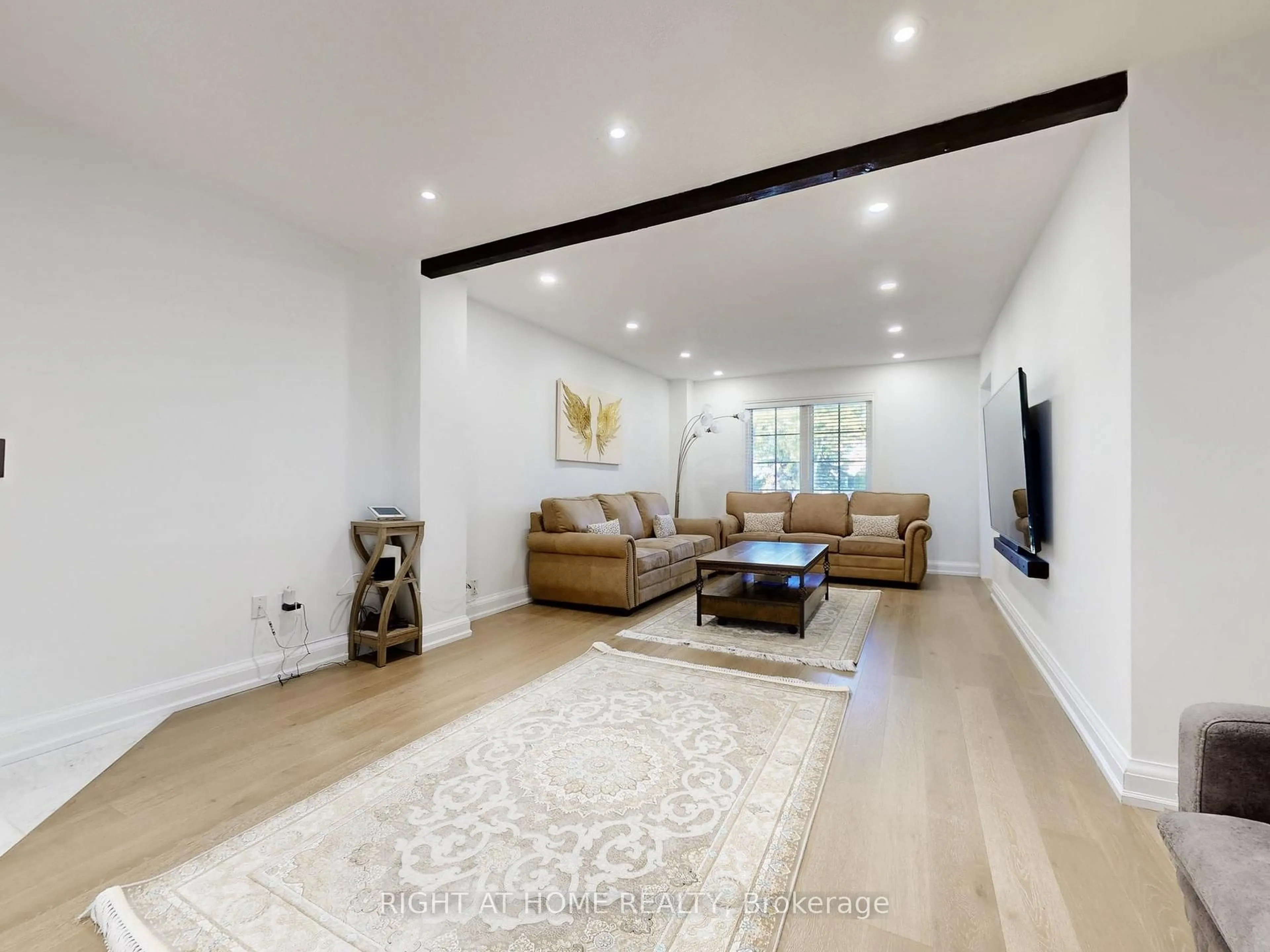 Living room with furniture, unknown for 828 Leslie Valley Dr, Newmarket Ontario L3Y 7H3