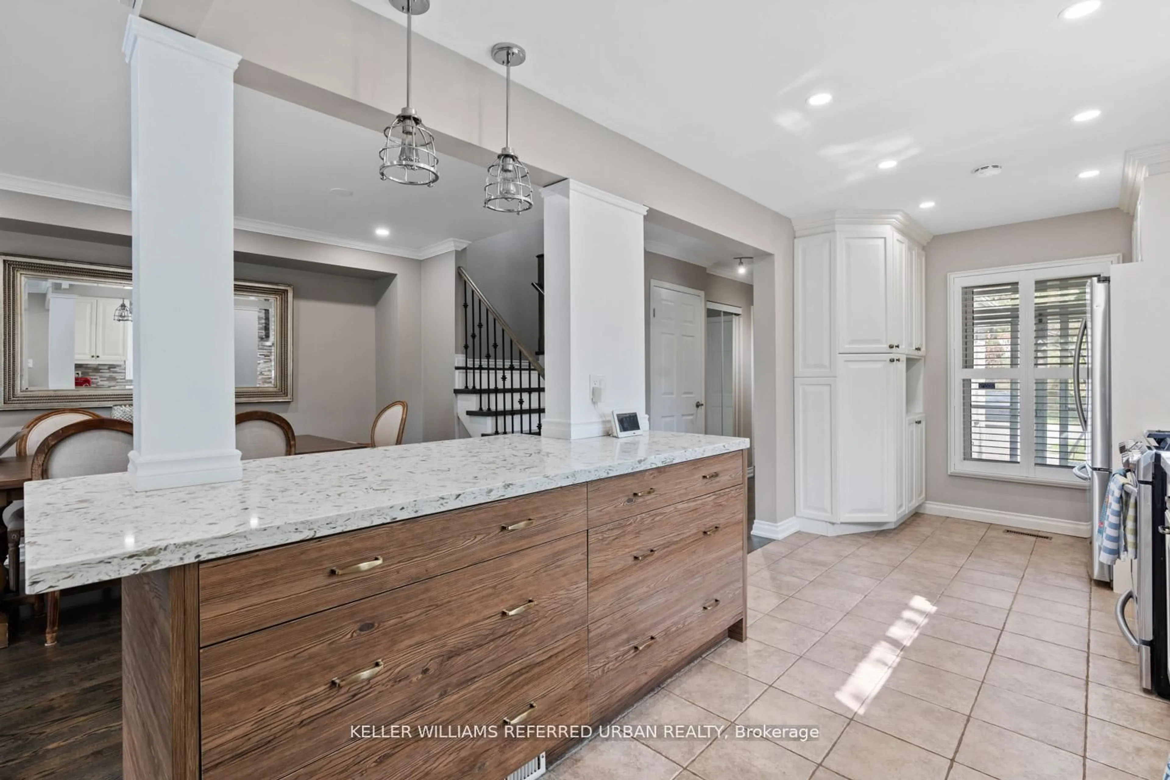 Contemporary bathroom, ceramic/tile floor for 78 Sunshine Dr, Richmond Hill Ontario L4C 8H2