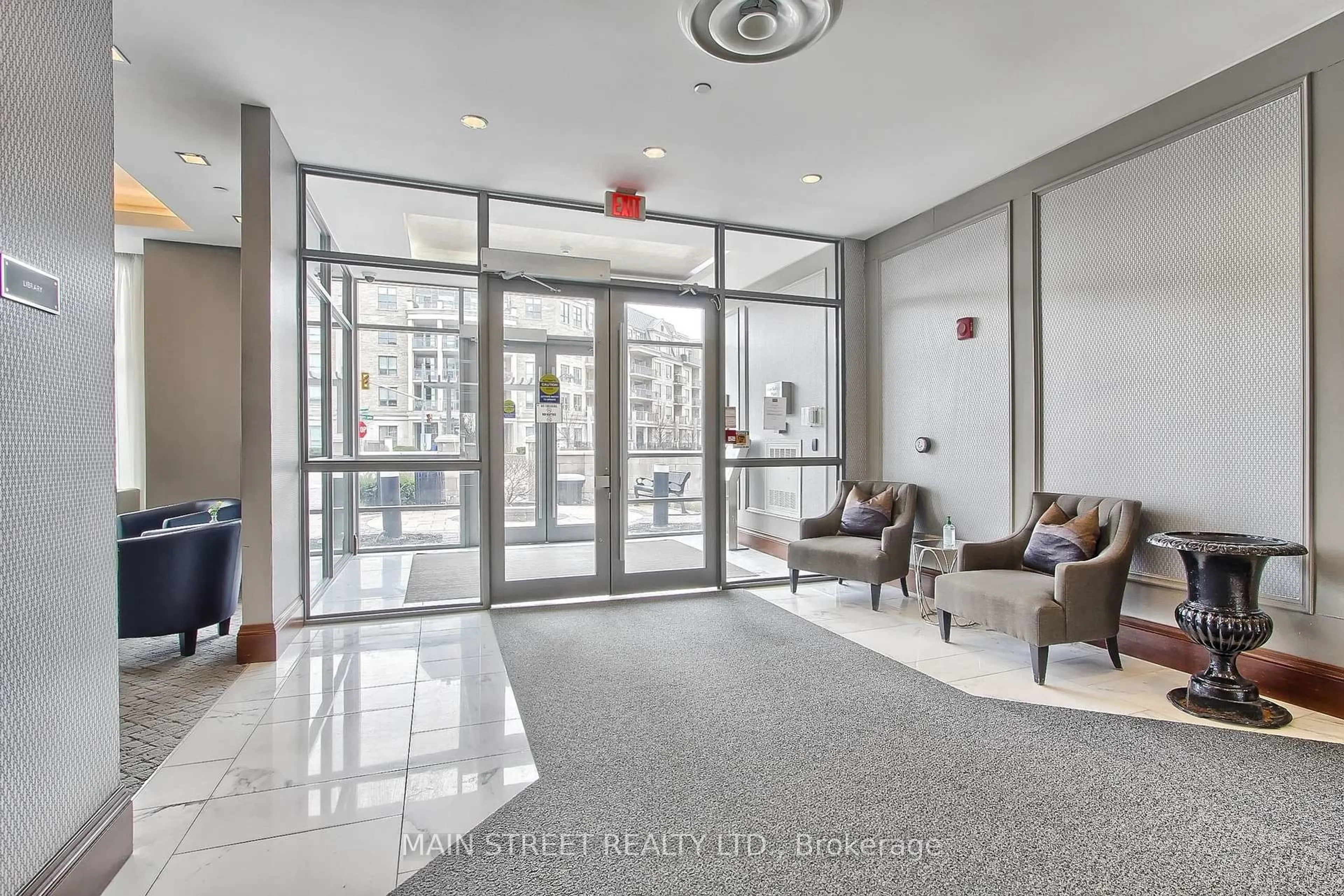 Indoor foyer for 111 Civic Square Gate #619, Aurora Ontario L4G 0S6