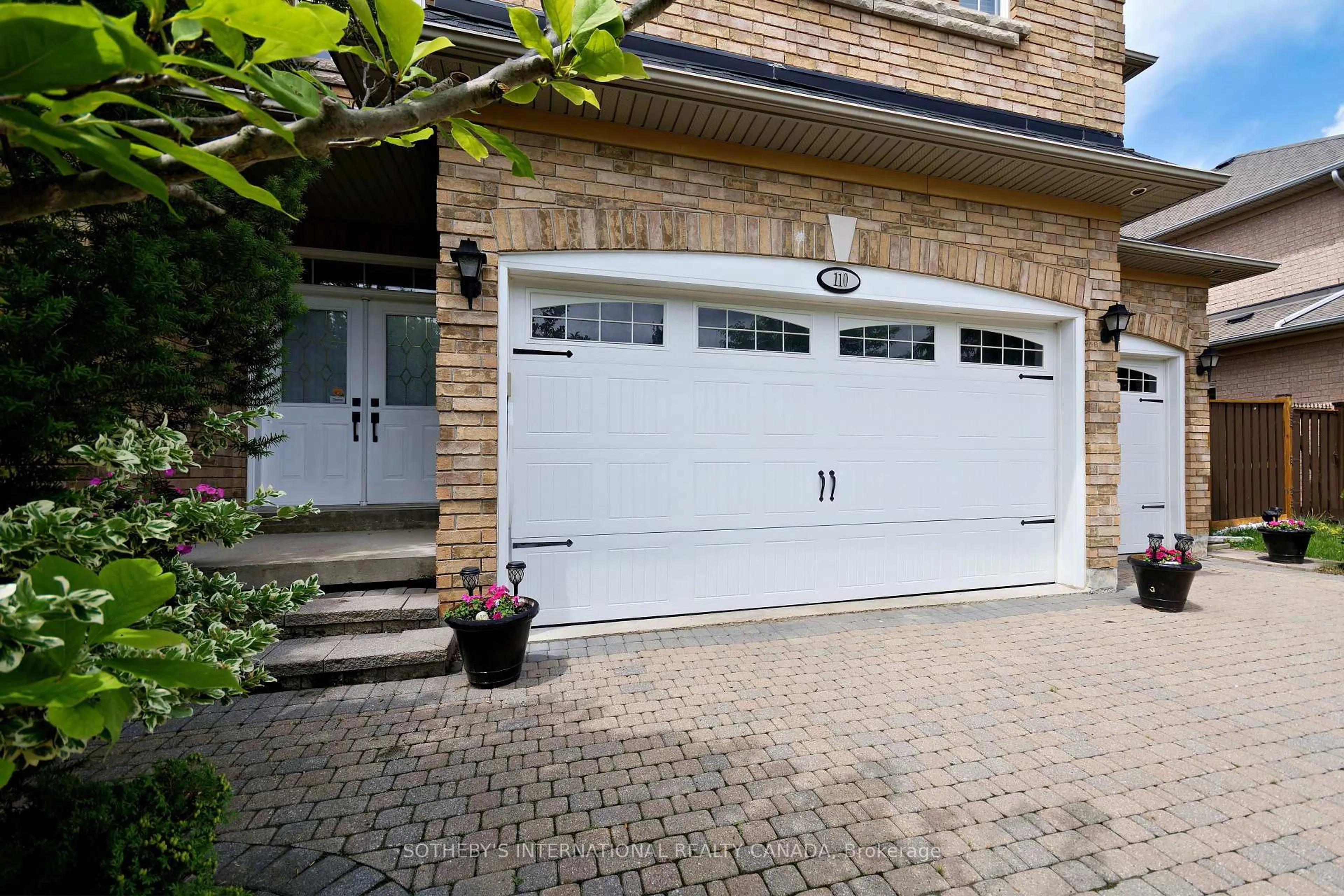 Indoor garage for 110 Velmar Dr, Vaughan Ontario L4L 8W4