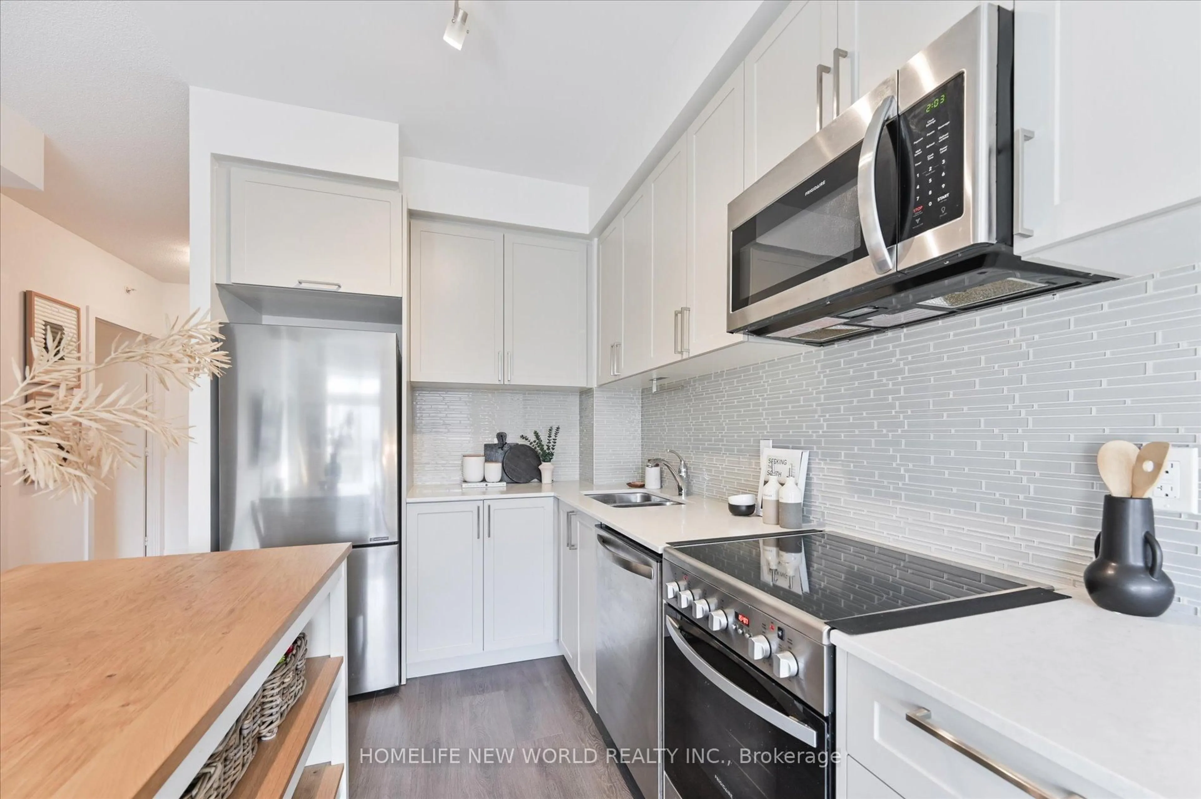 Standard kitchen, unknown for 268 Buchanan Dr #318W, Markham Ontario L3R 8G9
