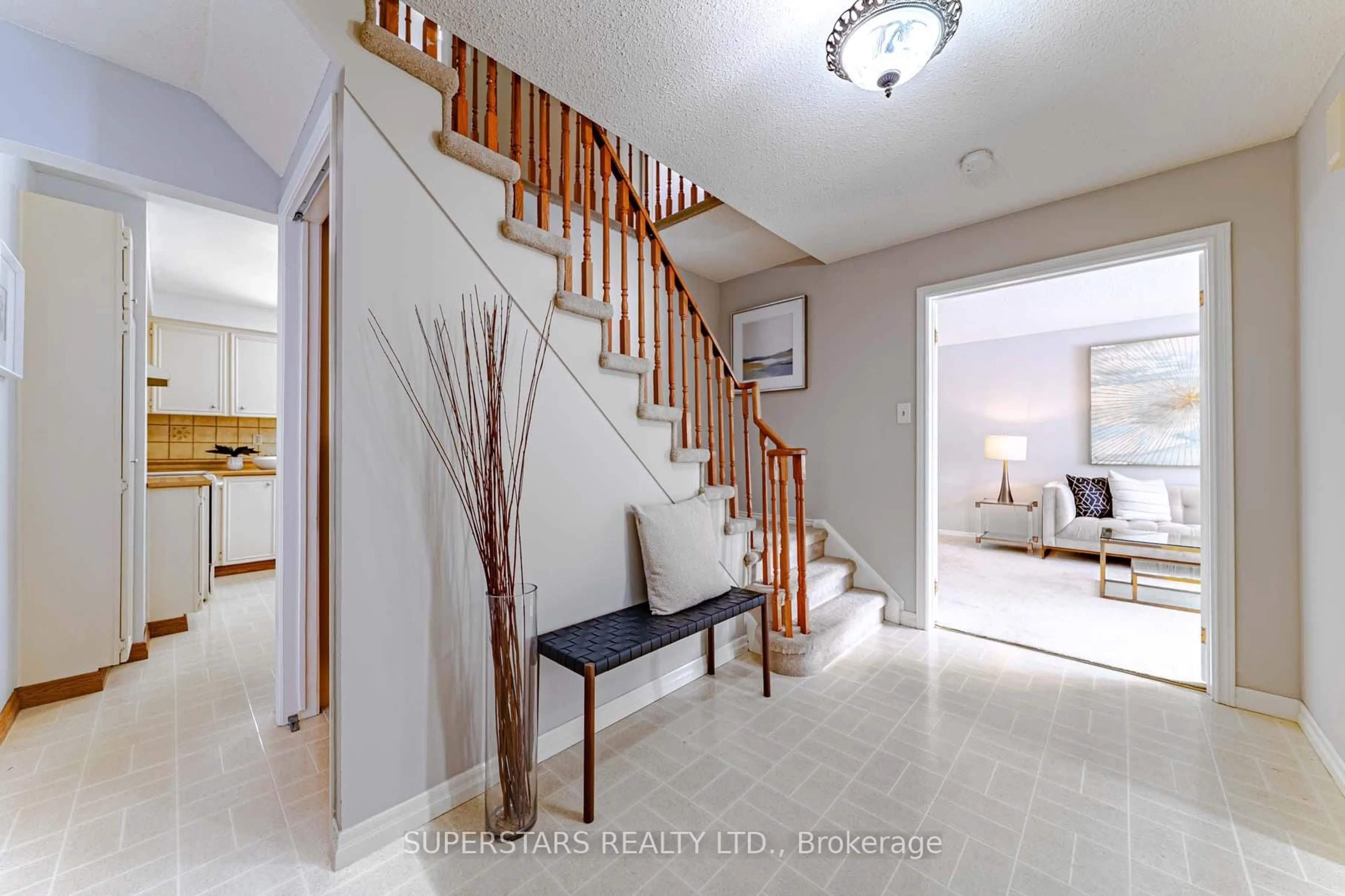 Unknown for 56 Manning Cres, Newmarket Ontario L3Y 6H4