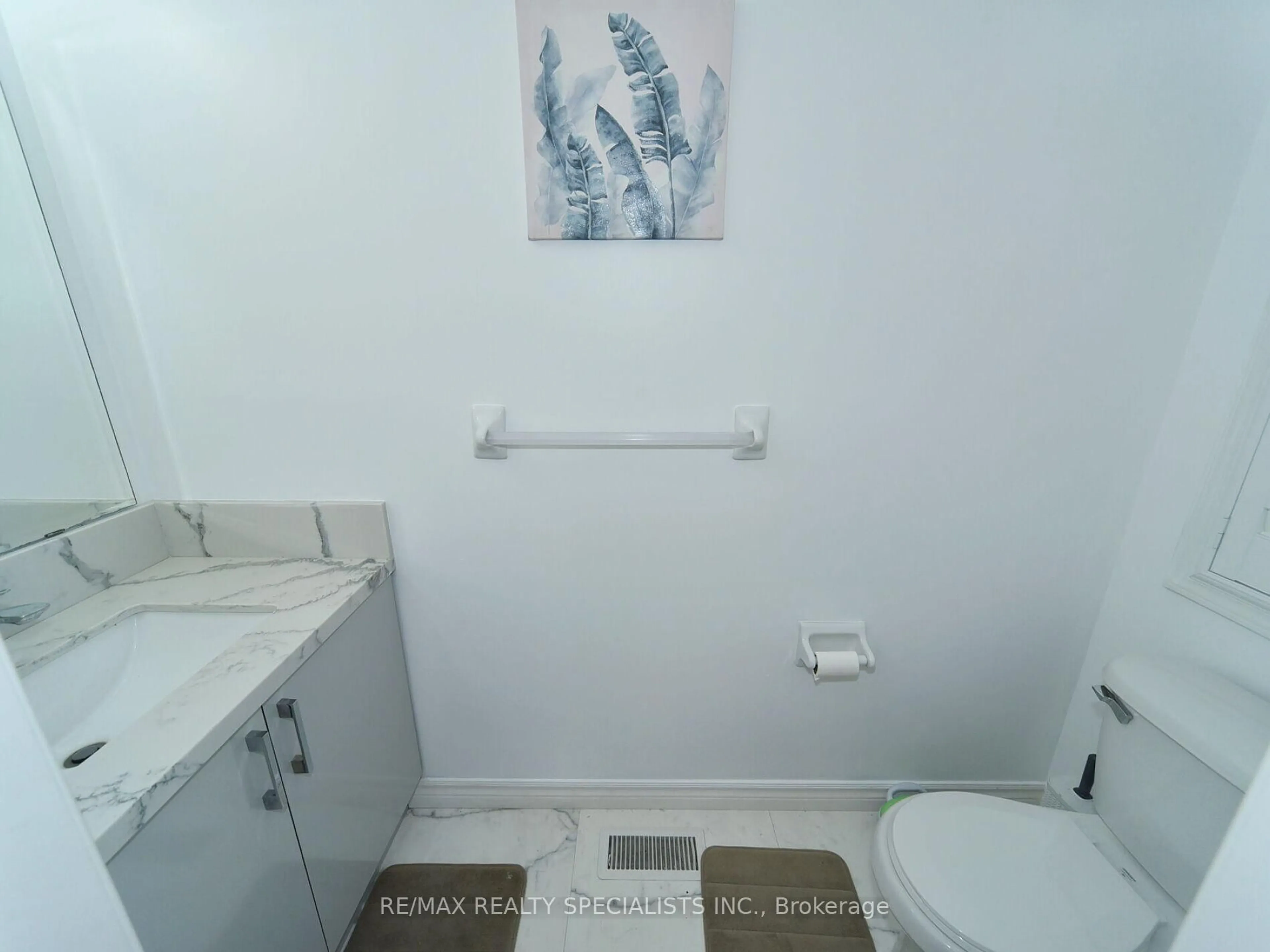 Standard bathroom, floor is not visible for 17 Richardson Cres, Bradford West Gwillimbury Ontario L3Z 0L6